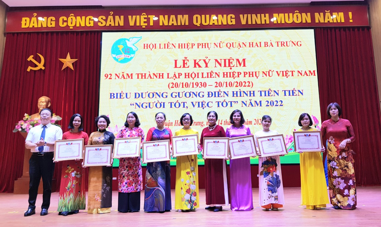 Hội LHPN quận Hai Bà Trưng biểu dương điển hình tiên tiến “Người tốt, việc tốt“ - ảnh 4