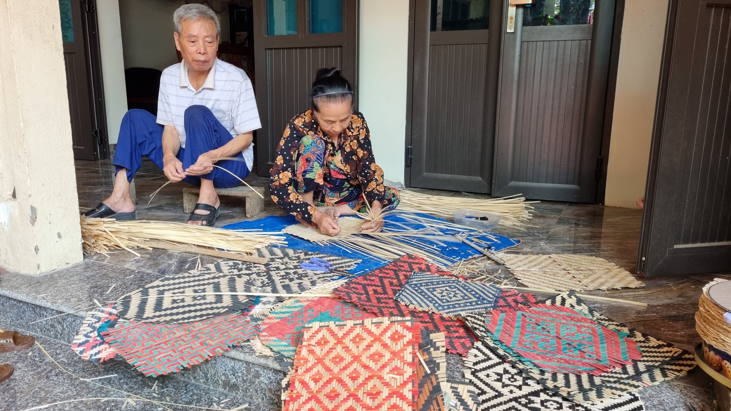 Nghề đan cót ở Nghĩa Hương: Nghề phụ tạo nên nguồn thu nhập chính - ảnh 2