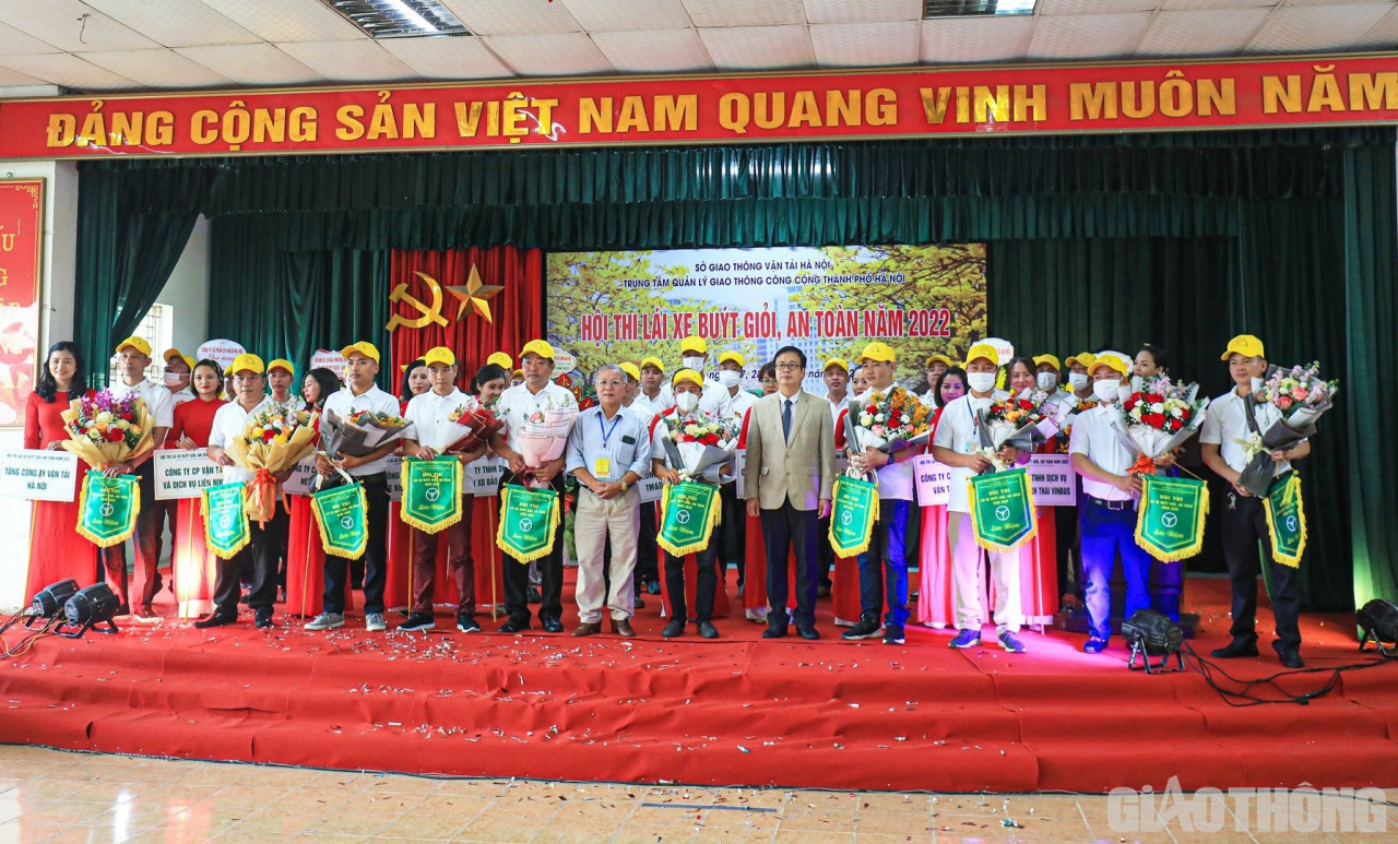 45 tài xế đua tài tại Hội thi lái xe buýt giỏi, an toàn năm 2022 - ảnh 1