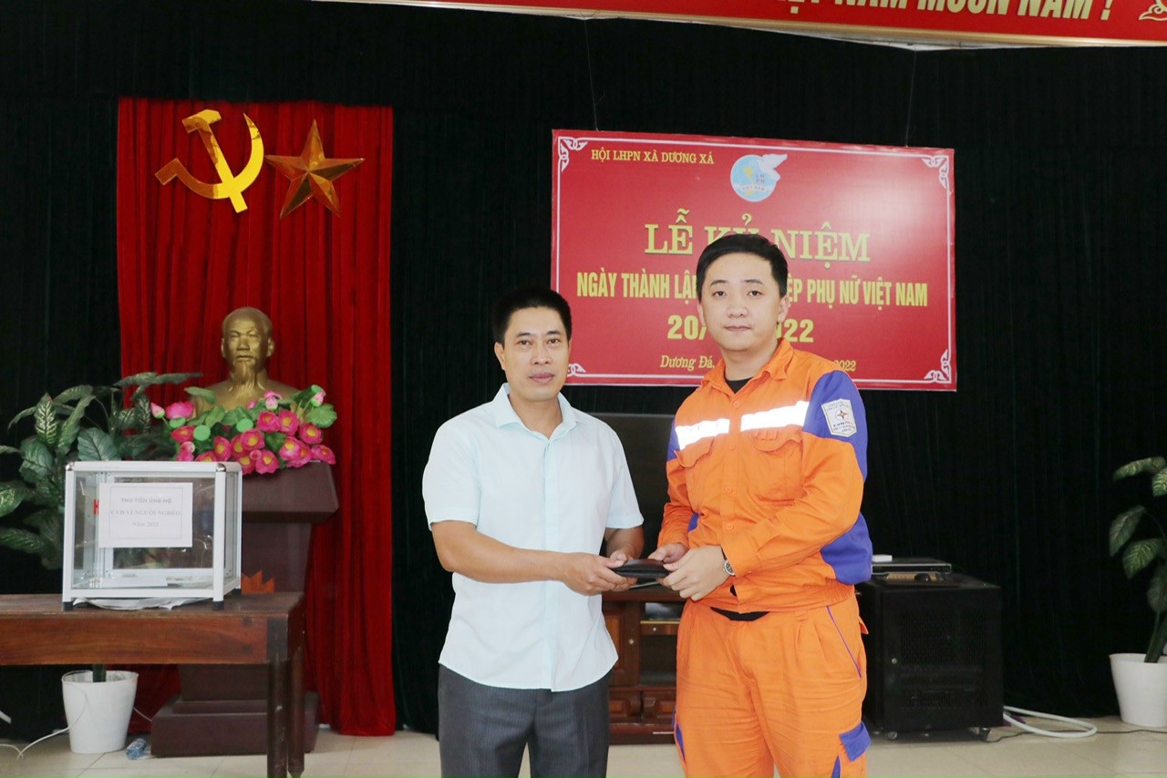 Một thiếu tá nhặt được ví trả lại cho người làm rơi - ảnh 1
