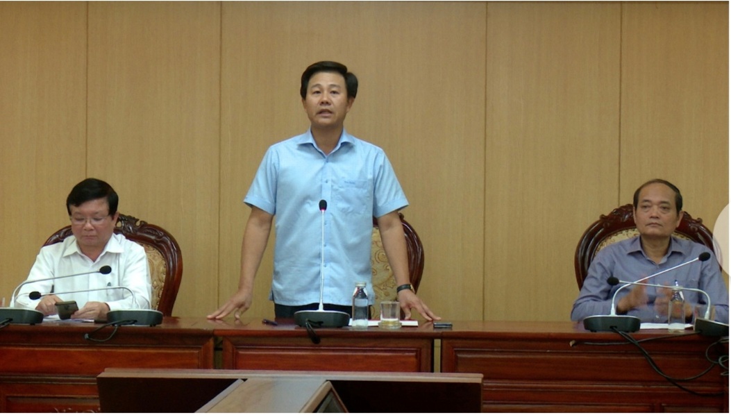Hoài Đức: Trao tặng Huy hiệu Đảng cho 45 đảng viên từ 40 năm tuổi đảng trở lên - ảnh 1