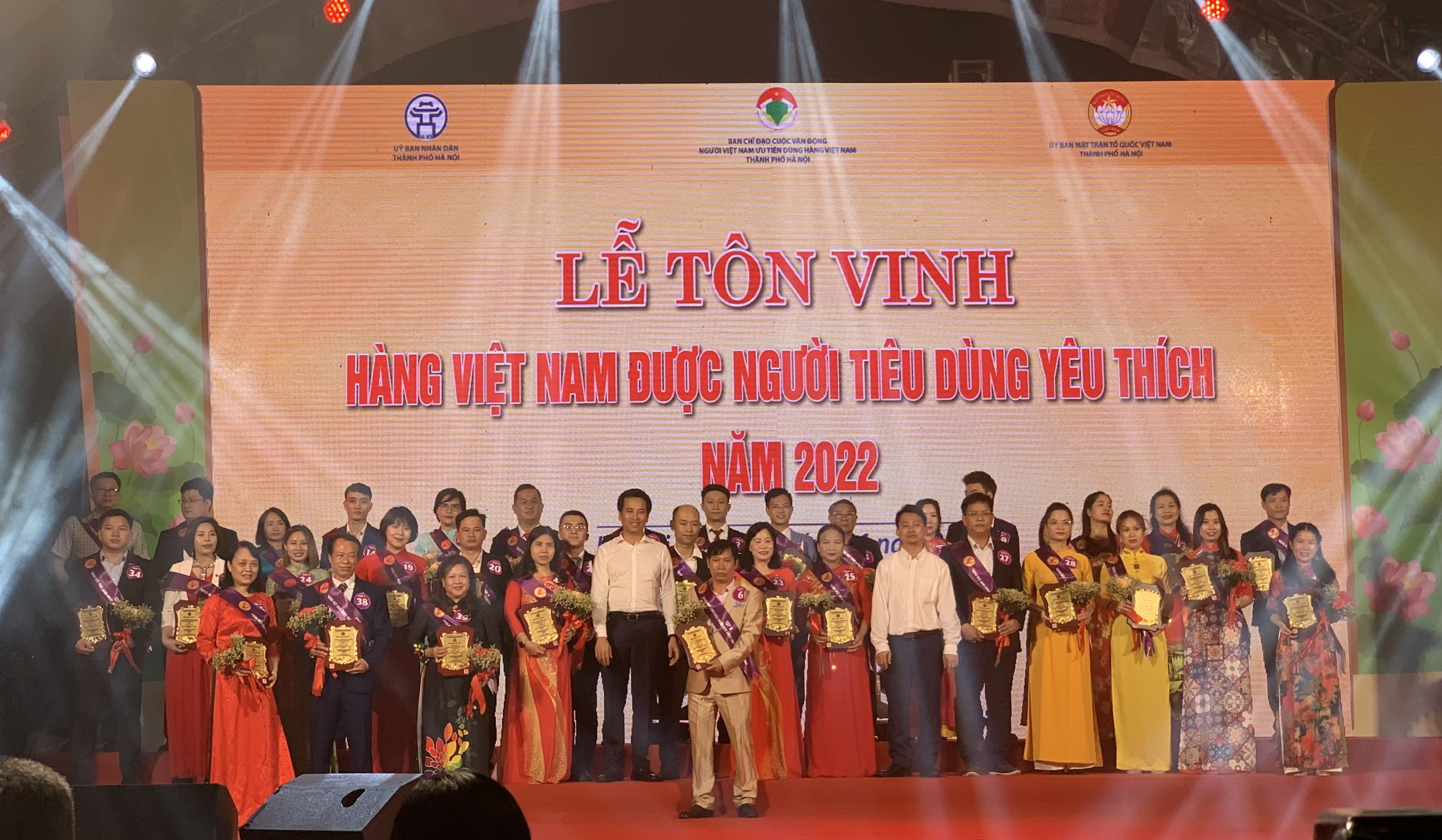 150 doanh nghiệp được vinh danh “Hàng Việt Nam được người tiêu dùng yêu thích” Hà Nội năm 2022 - ảnh 4