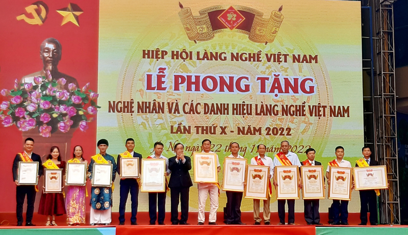 Vinh danh 203 nghệ nhân làng nghề tiêu biểu lần thứ X năm 2022 - ảnh 1