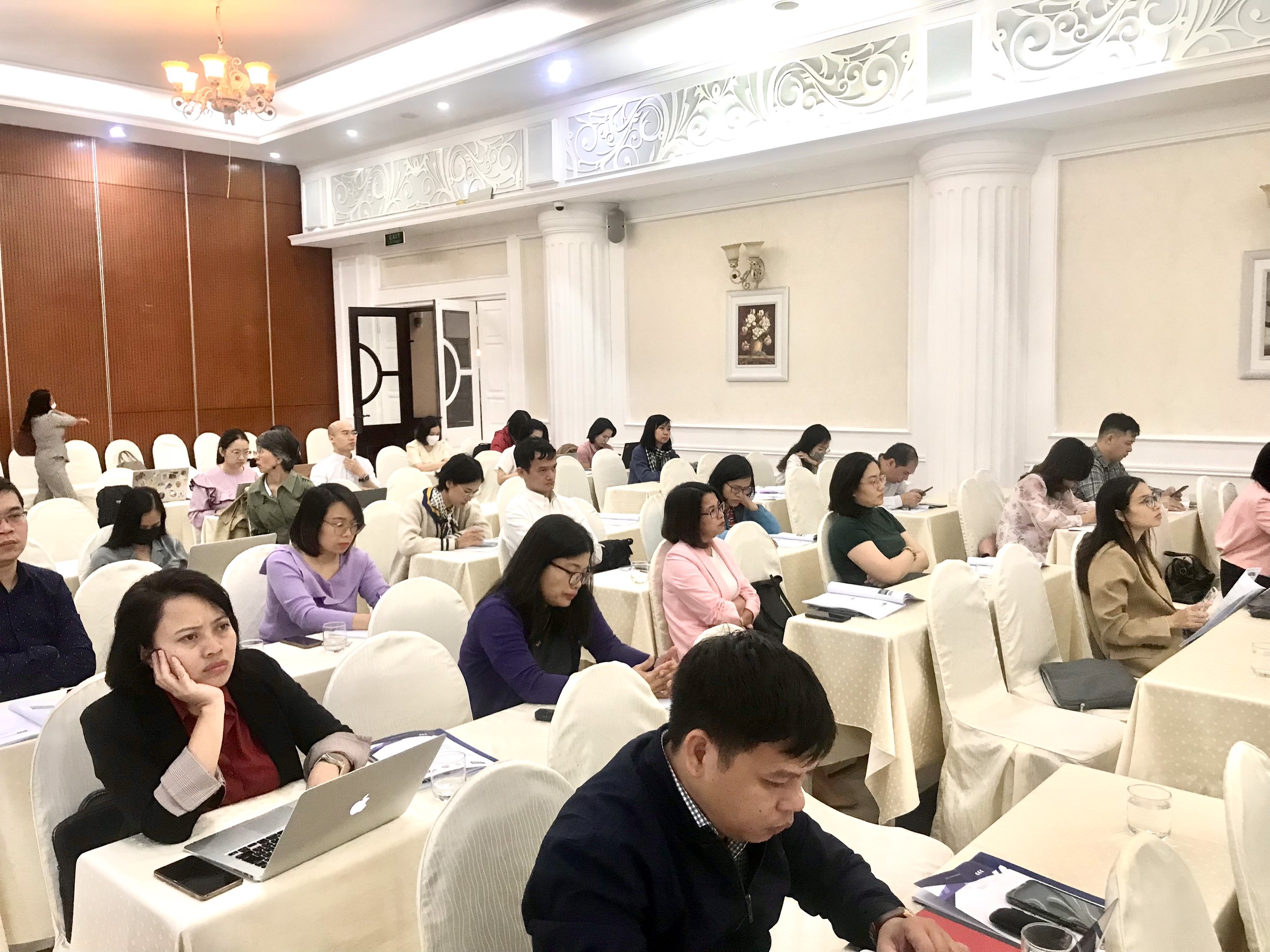 Nhiều khuyến nghị chính sách giúp ổn định kinh tế vĩ mô hậu Covid-19 - ảnh 2