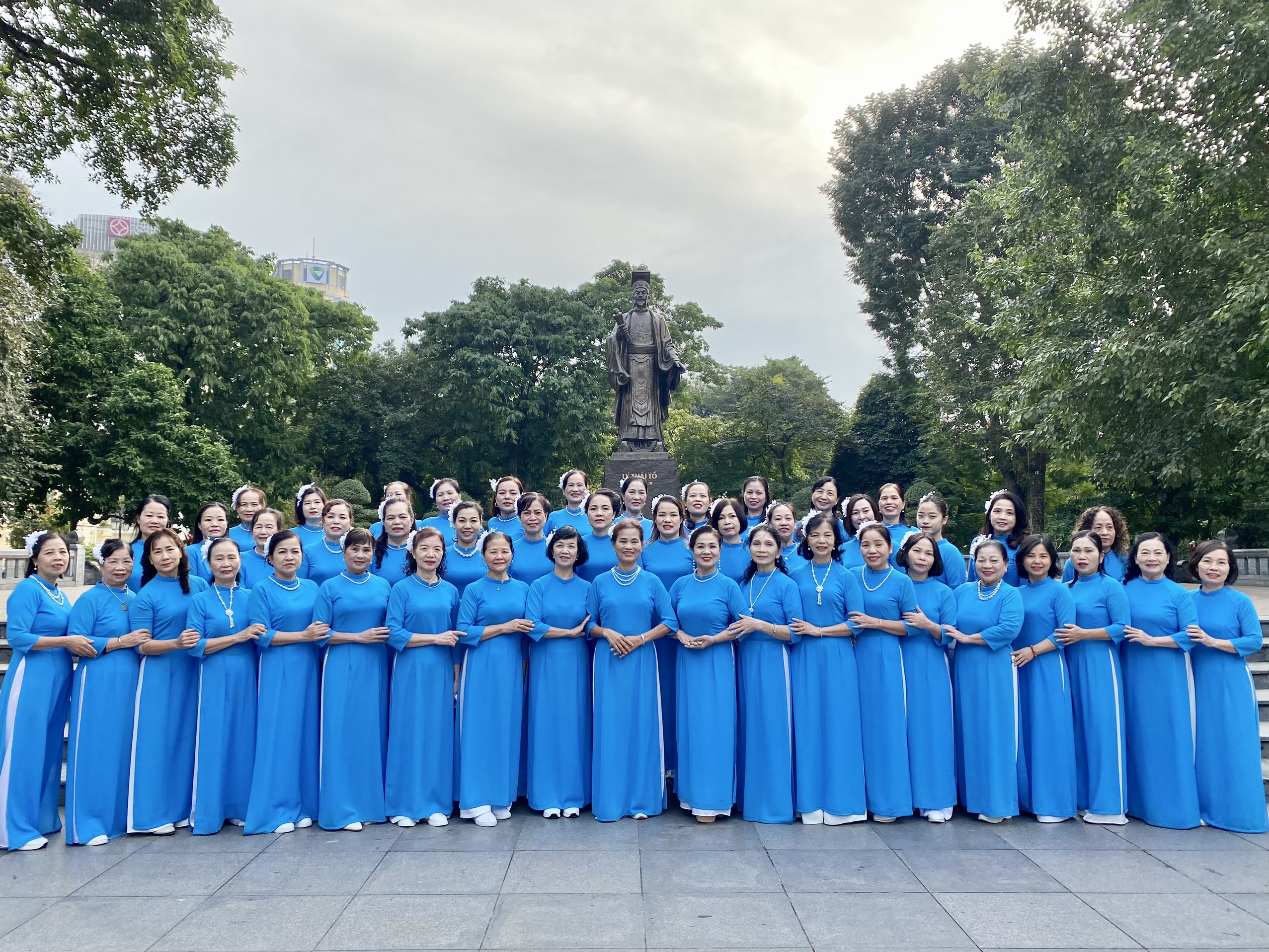 Gần 1.000 phụ nữ Thủ đô sẵn sàng cho ngày hội Áo dài du lịch Hà Nội năm 2022 - ảnh 4