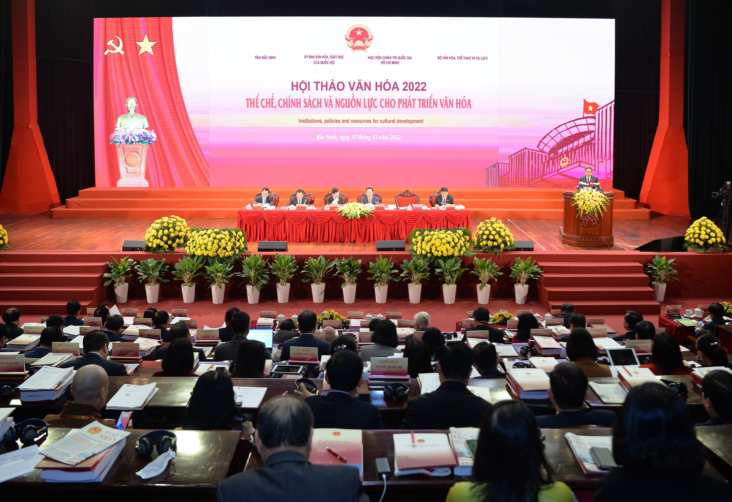 Sớm hoàn thiện thể chế, chính sách về văn hóa là yêu cầu bức thiết - ảnh 2