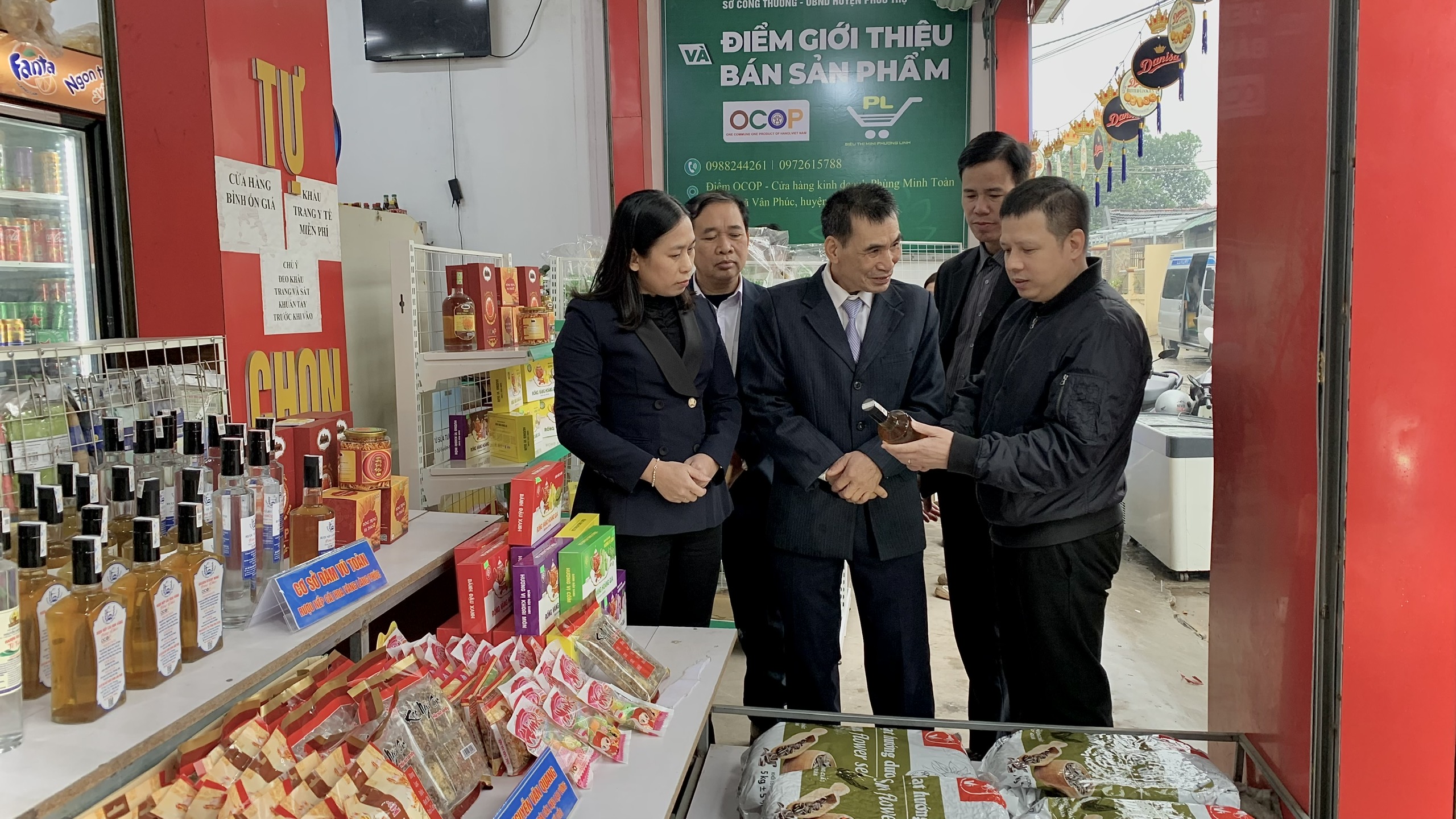 Sở Công Thương Hà Nội: Khai trương Điểm giới thiệu và bán sản phẩm OCOP tại Phúc Thọ - ảnh 4
