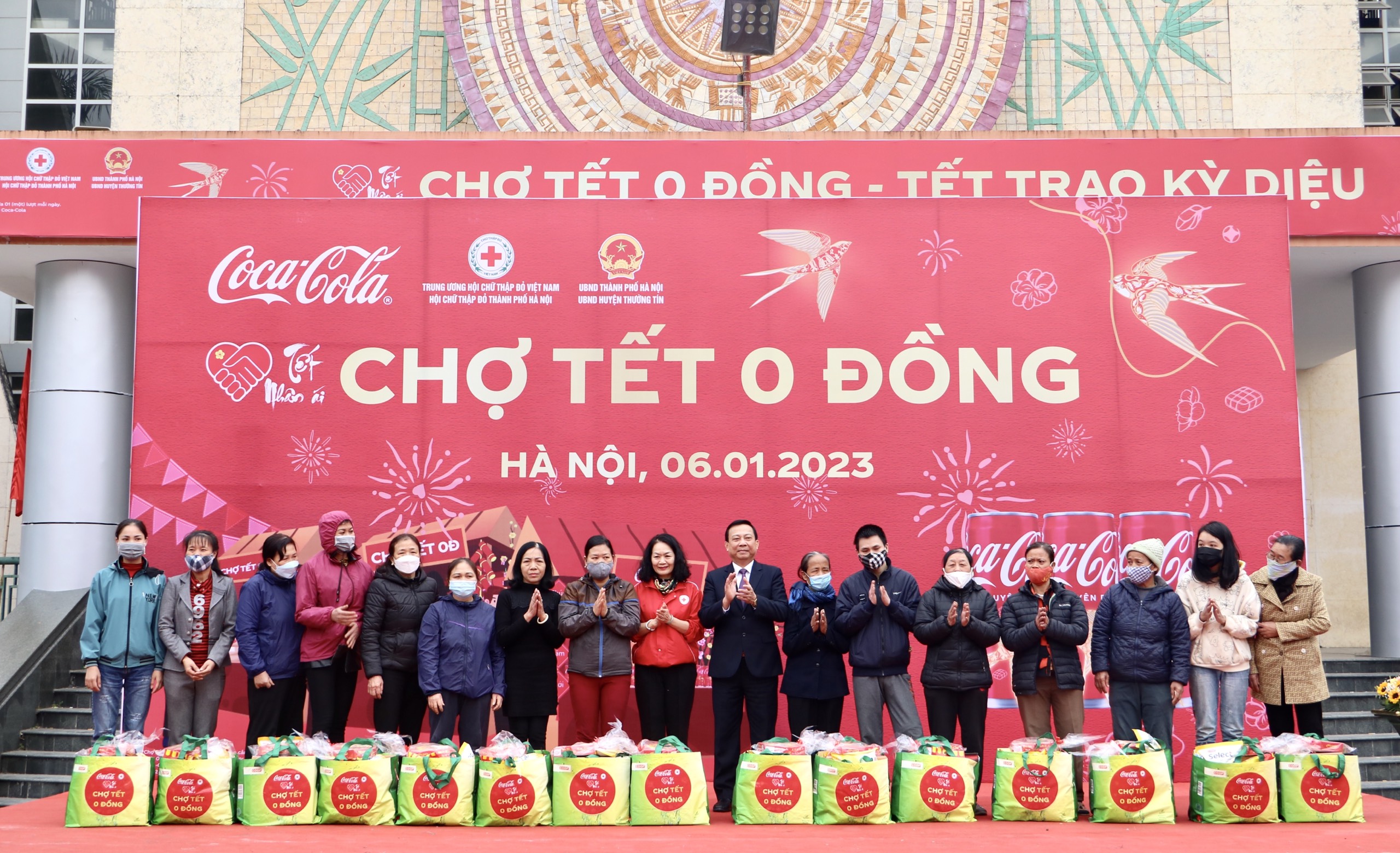 Phấn đấu chăm lo hỗ trợ 1 triệu người nghèo, người khó khăn trị giá 600 tỷ đồng dịp Tết 2023 - ảnh 2