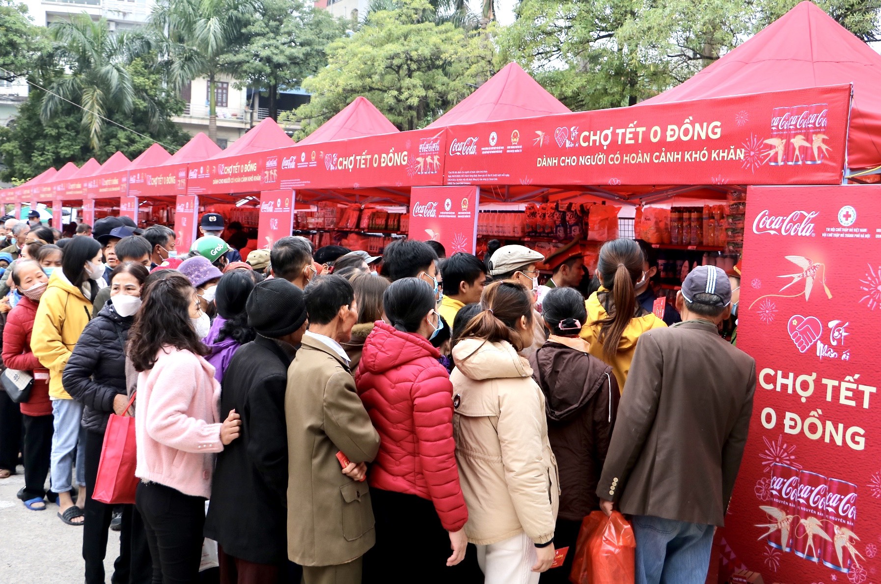 Phấn đấu chăm lo hỗ trợ 1 triệu người nghèo, người khó khăn trị giá 600 tỷ đồng dịp Tết 2023 - ảnh 1