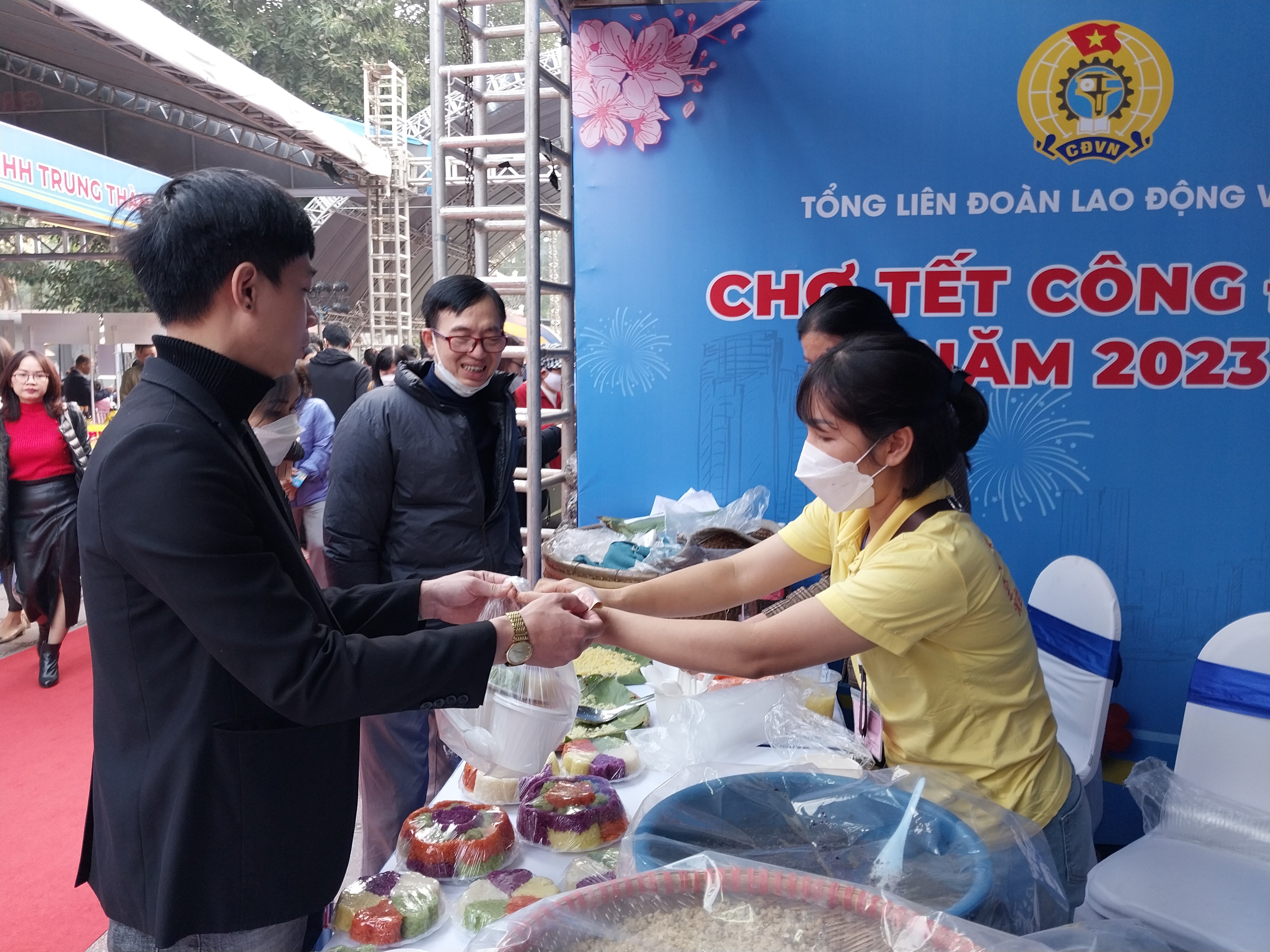 “Chợ Tết Công đoàn” năm 2023: Mang Tết đủ đầy đến cho người lao động Thủ đô - ảnh 3