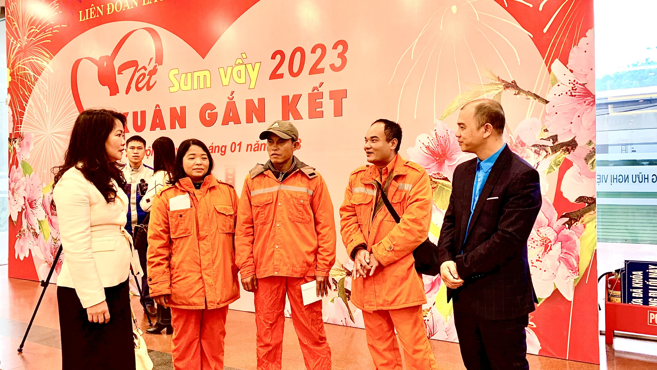 “Tết Sum vầy - Xuân gắn kết” đến với hàng nghìn công nhân, người lao động Thủ đô - ảnh 7