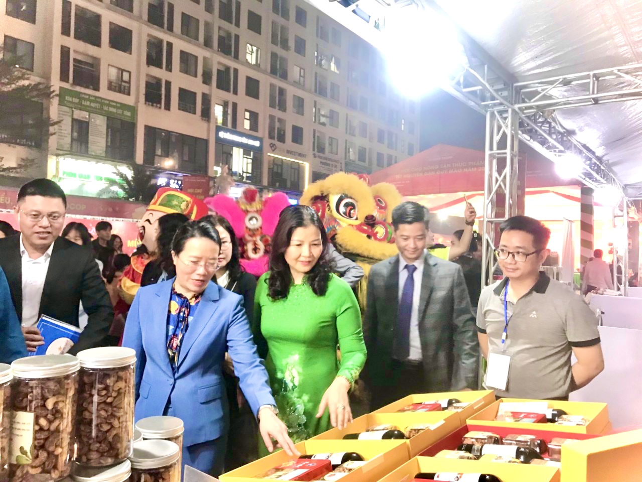 Hơn 130 doanh nghiệp tham gia Hội chợ Nông sản thực phẩm Tết Nguyên đán 2023 - ảnh 2