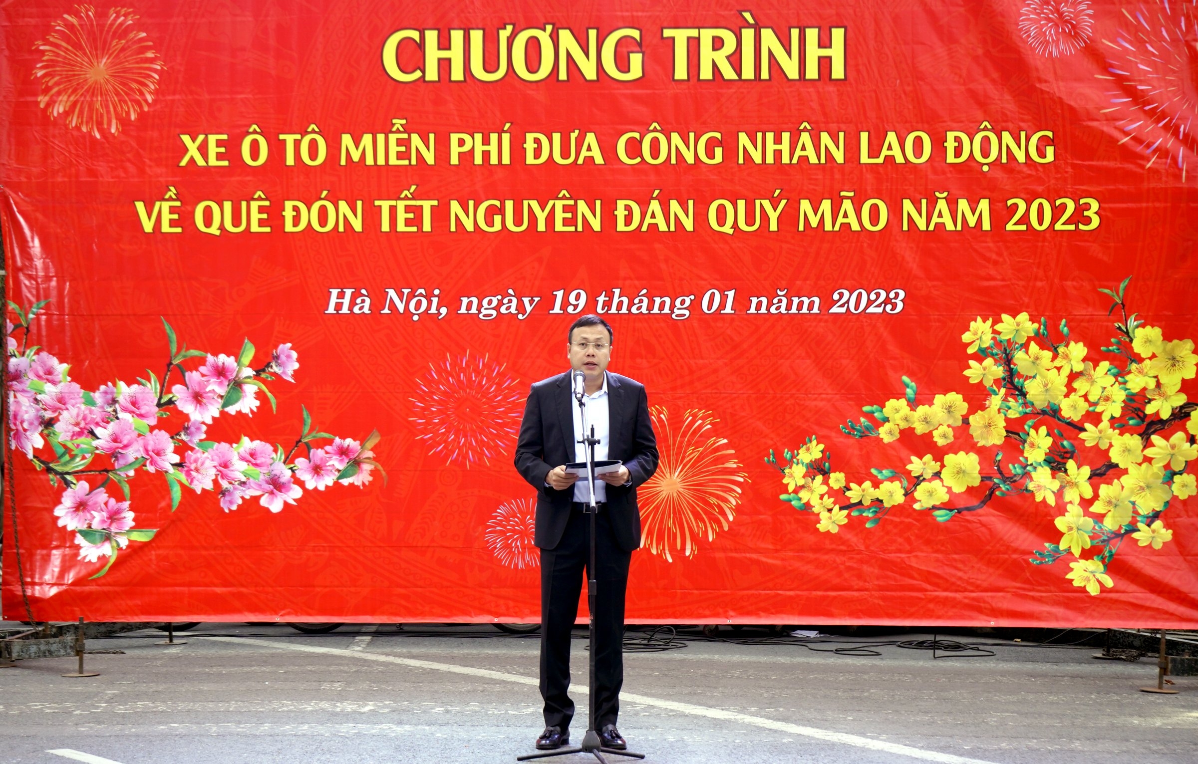 Những chuyến xe miễn phí đưa hơn 1.200 công nhân về quê đón Tết Nguyên đán 2023 - ảnh 1