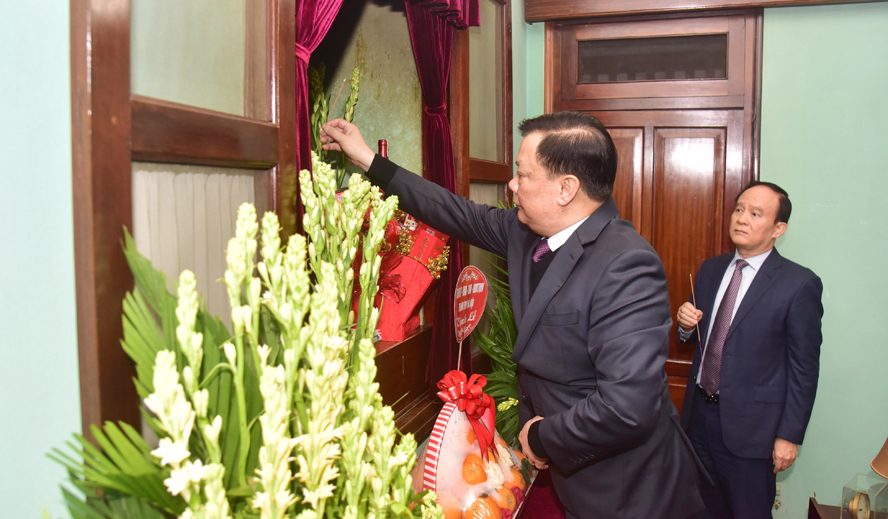 Đoàn đại biểu thành phố Hà Nội dâng hương tưởng nhớ các vị liệt tổ, liệt tông và Chủ tịch Hồ Chí Minh - ảnh 5