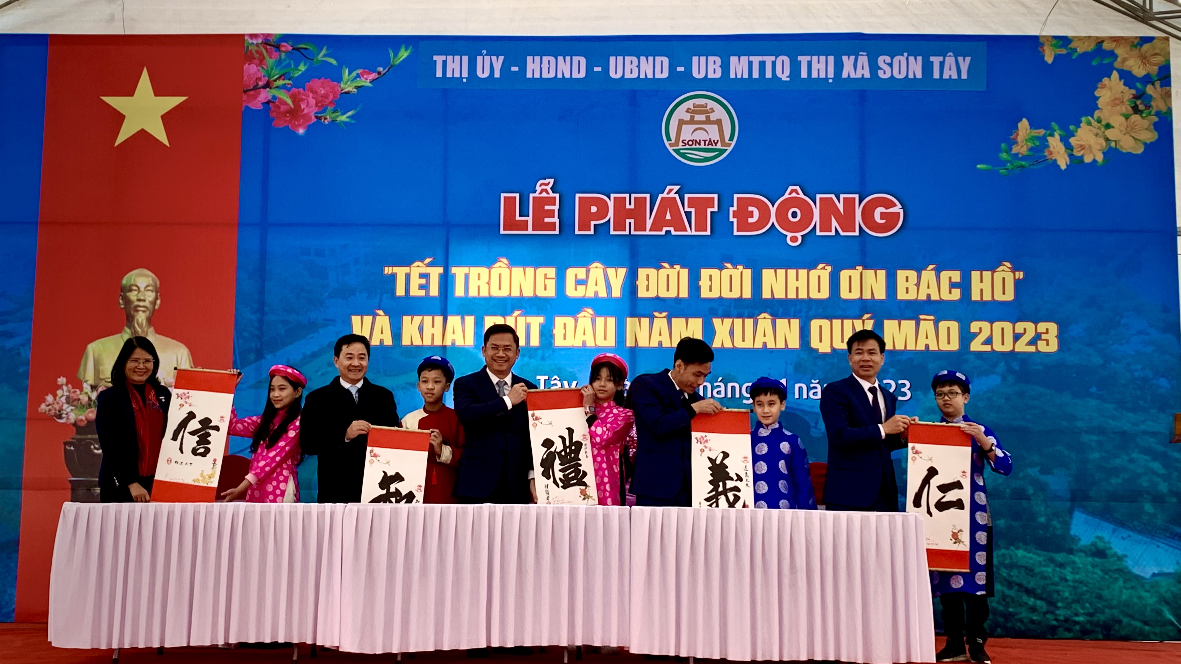 Sơn Tây: Phát động Tết trồng cây và khai bút đầu Xuân Quý Mão 2023 - ảnh 3