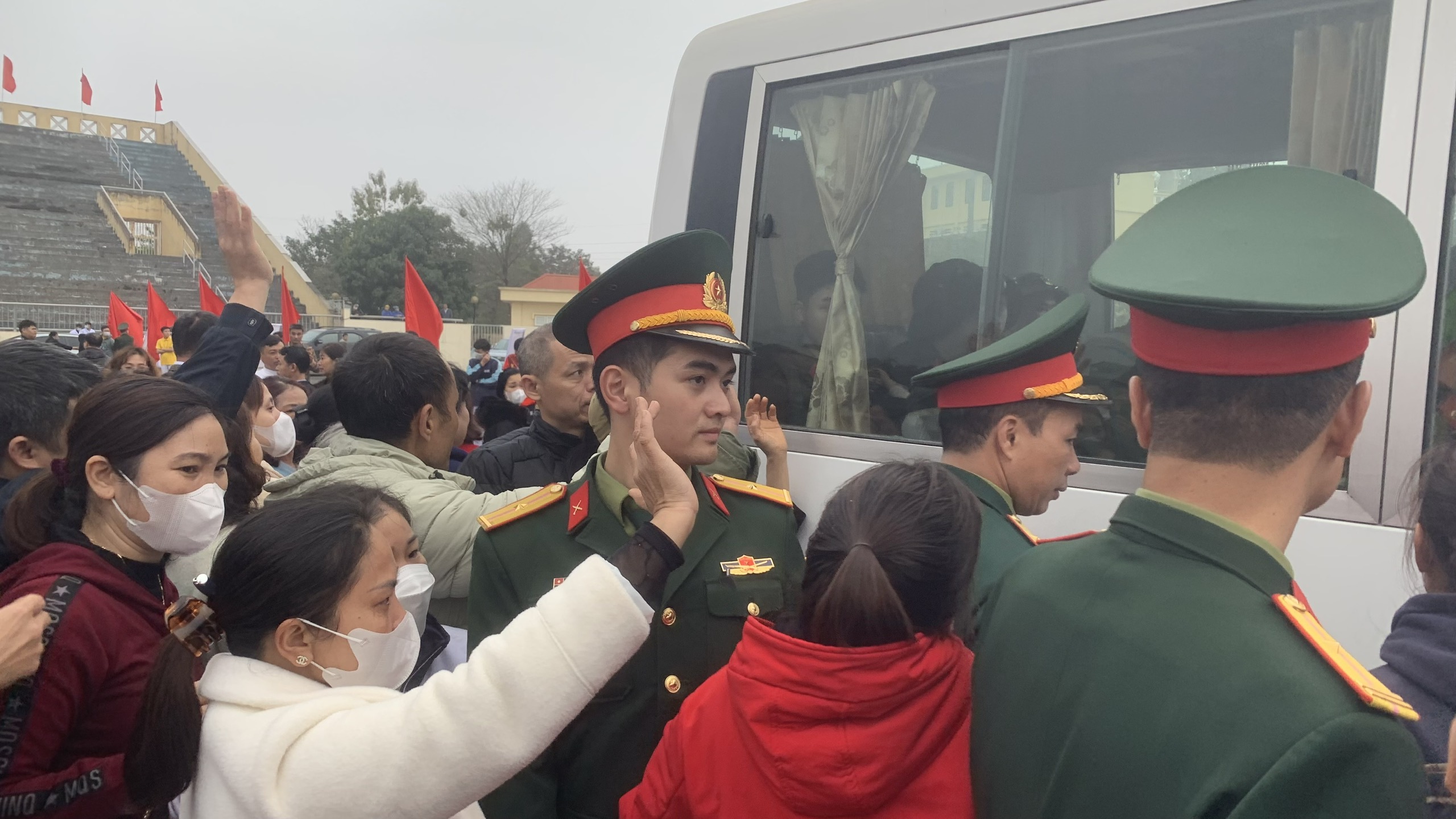 108 tân binh thị xã Sơn Tây lên đường nhập ngũ - ảnh 12