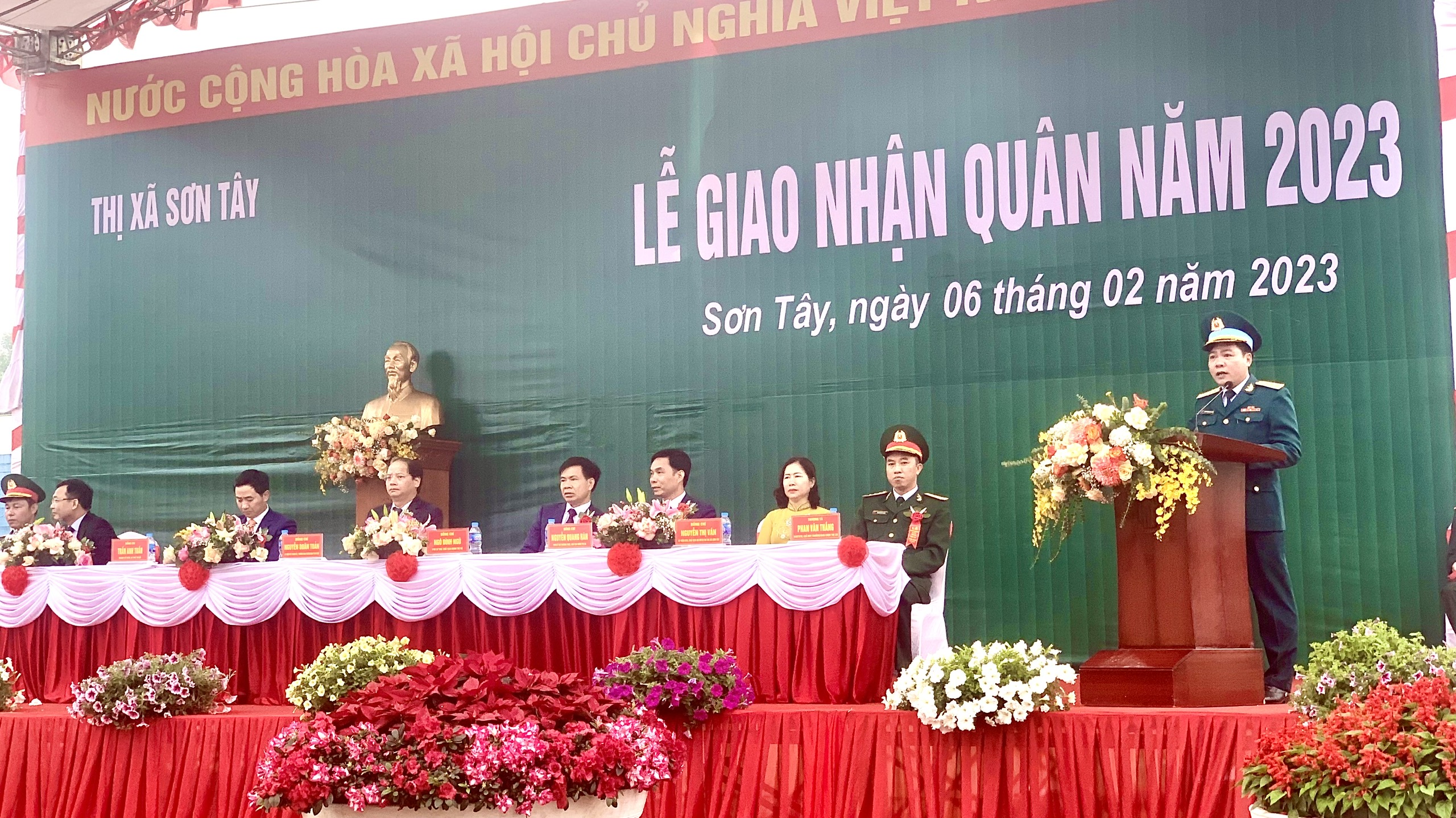 108 tân binh thị xã Sơn Tây lên đường nhập ngũ - ảnh 9