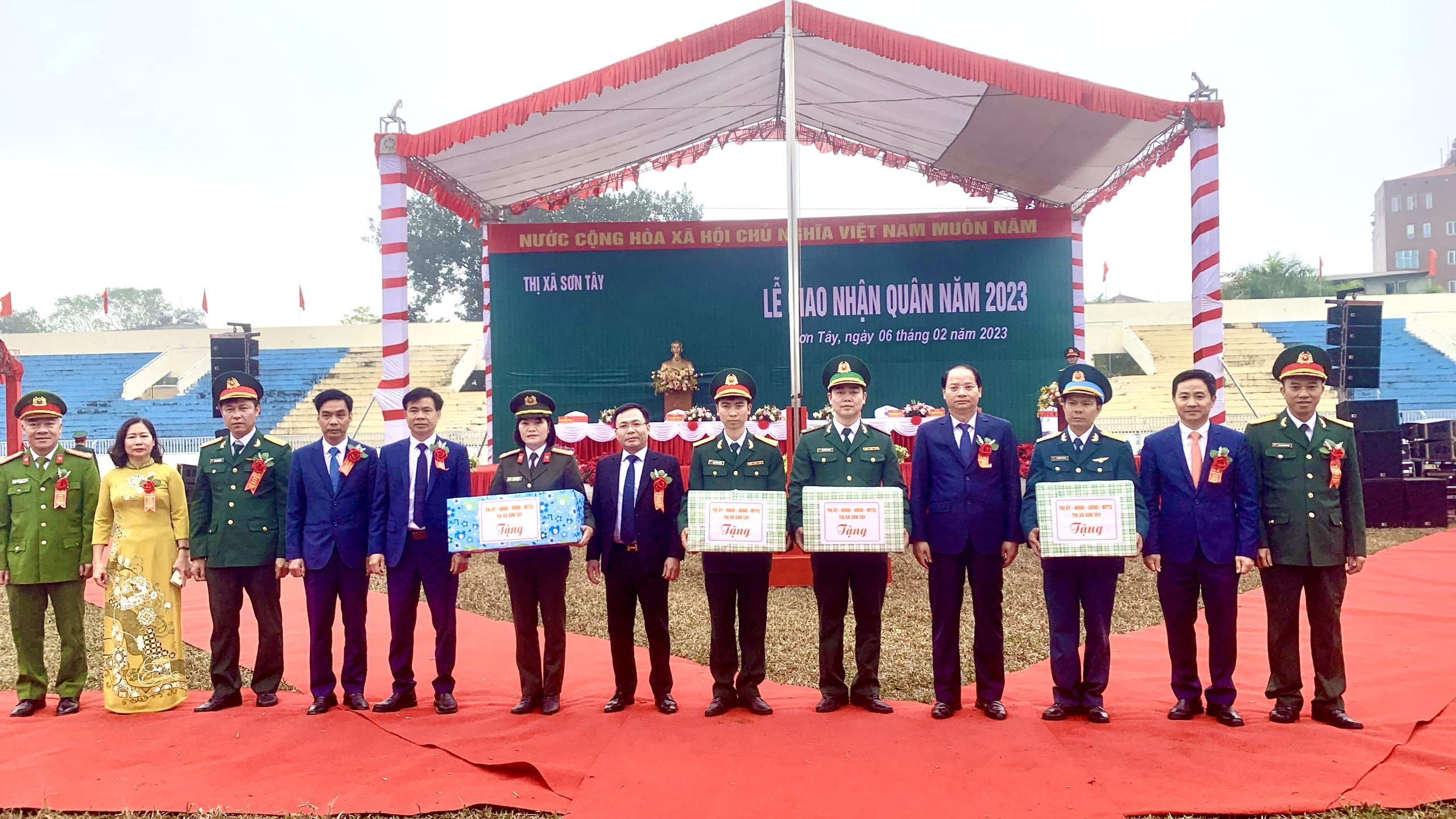 108 tân binh thị xã Sơn Tây lên đường nhập ngũ - ảnh 4