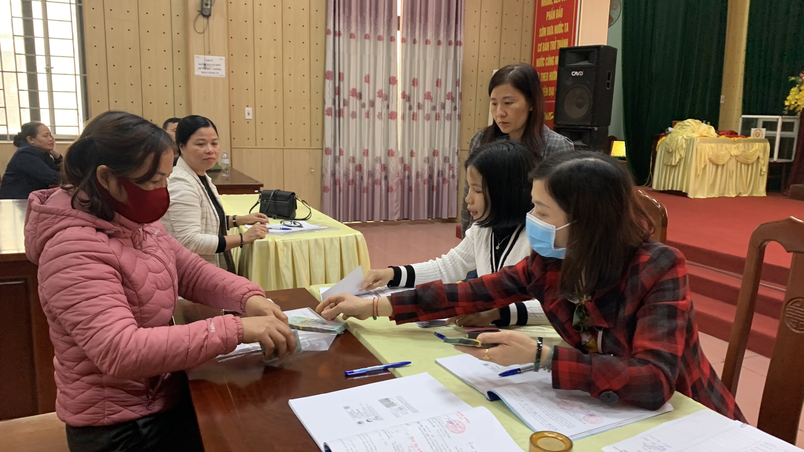Giải ngân 500 triệu đồng vốn vay cho nông dân xã An Thượng, Hoài Đức - ảnh 2