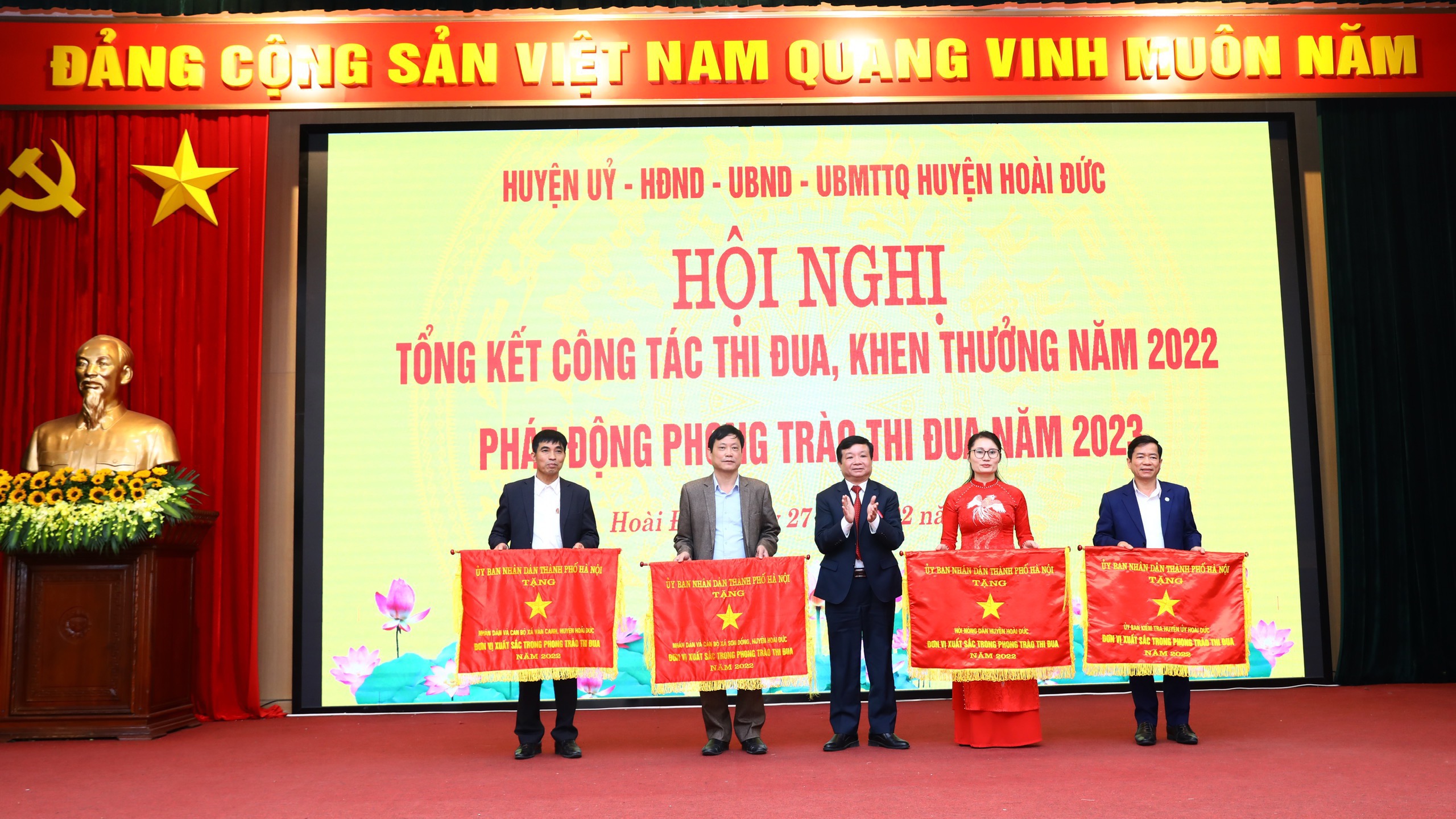 Hoài Đức: Nhiều tập thể, cá nhân được khen thưởng trong các phong trào thi đua năm 2022 - ảnh 5