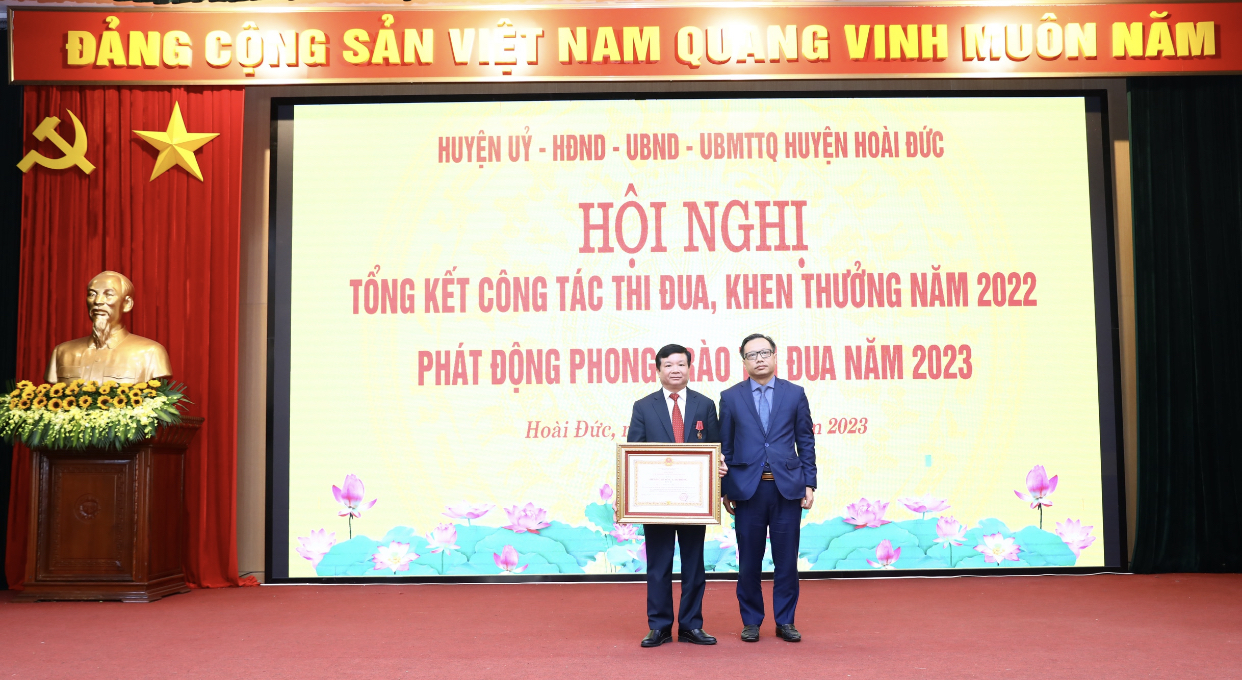 Hoài Đức: Nhiều tập thể, cá nhân được khen thưởng trong các phong trào thi đua năm 2022 - ảnh 2