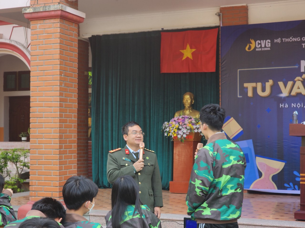 Công an Đông Anh (Hà Nội): Tuyên truyền pháp luật cho hơn 200 học sinh THPT - ảnh 3