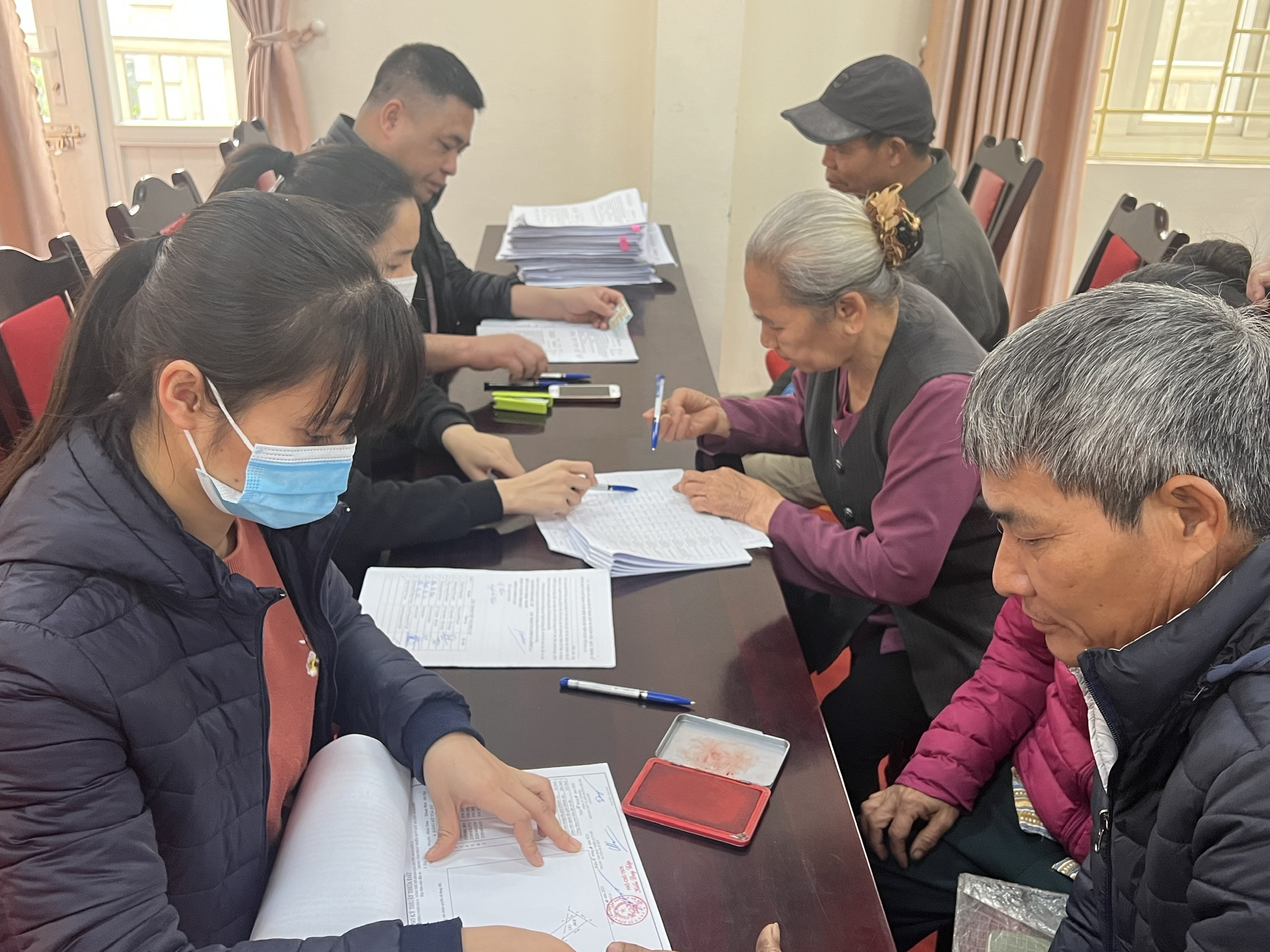 Tổ chức chi trả tiền bồi thường, hỗ trợ đợt 2 thu hồi đất dự án Vành đai 4 - ảnh 2