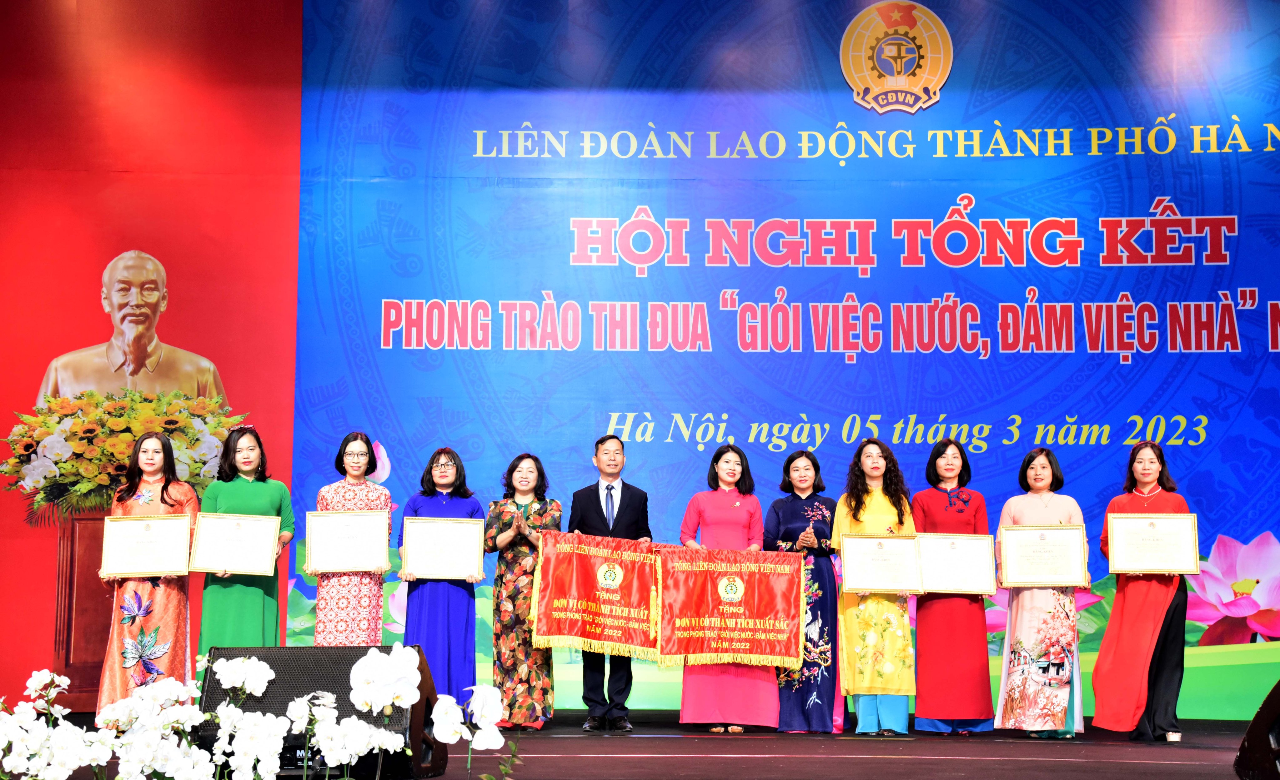 Tôn vinh, tri ân nữ cán bộ, đoàn viên Công đoàn Thủ đô “giỏi việc nước đảm việc nhà“ - ảnh 4