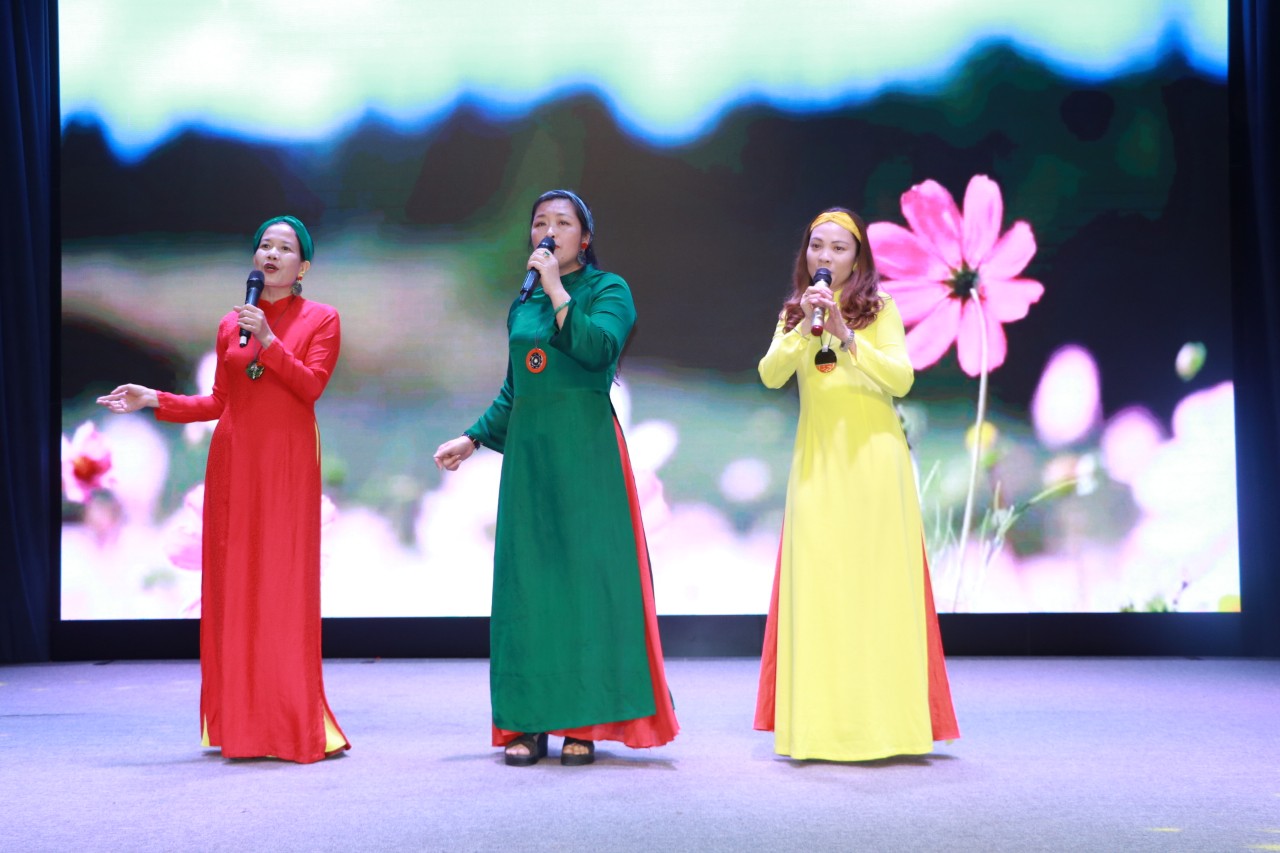 Hội LHPN Hà Nội: Giao lưu, vinh danh nữ nghệ nhân và quảng bá sản phẩm làng nghề truyền thống - ảnh 9