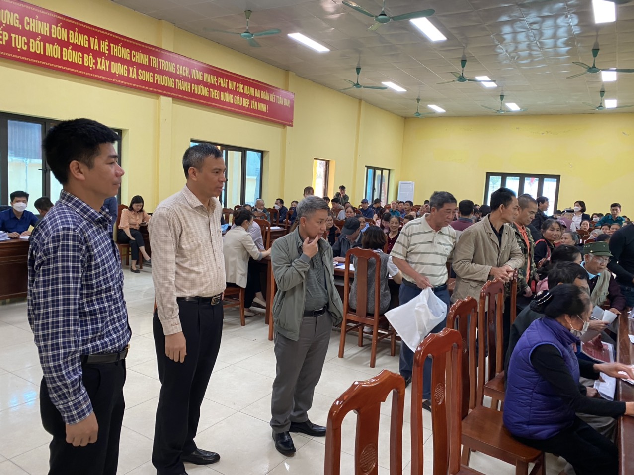 483 hộ dân nhận tiền bồi thường hỗ trợ giải phóng mặt bằng dự án đường  Vành đai 4-Vùng Thủ đô - ảnh 1