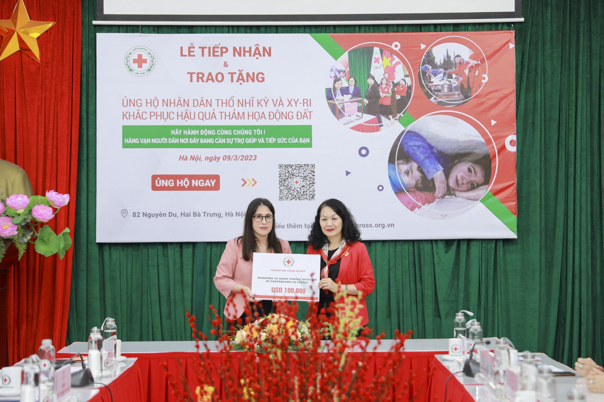 Trao tặng số tiền 200.000 USD hỗ trợ người dân Thổ Nhĩ Kỳ và Xy-ri  - ảnh 1