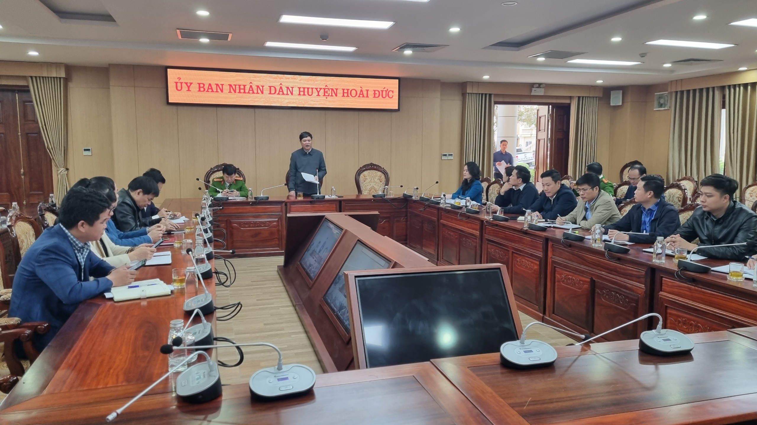 Hoài Đức: Quyết tâm giành lại vỉa hè phong quang sạch đẹp cho người đi bộ - ảnh 1