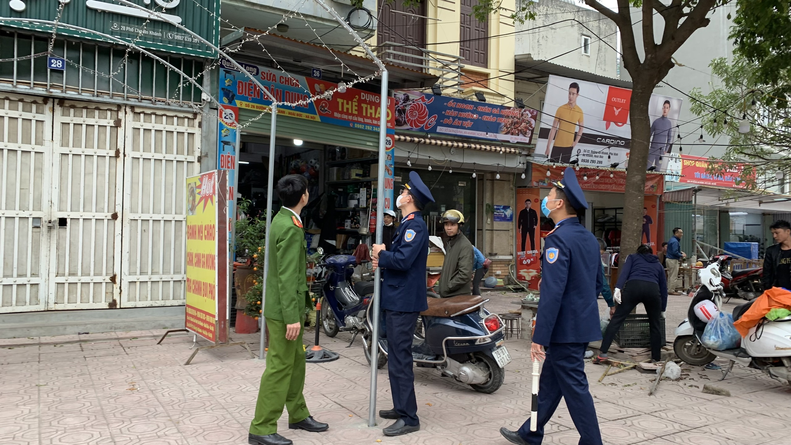 Hoài Đức: Quyết tâm giành lại vỉa hè phong quang sạch đẹp cho người đi bộ - ảnh 4
