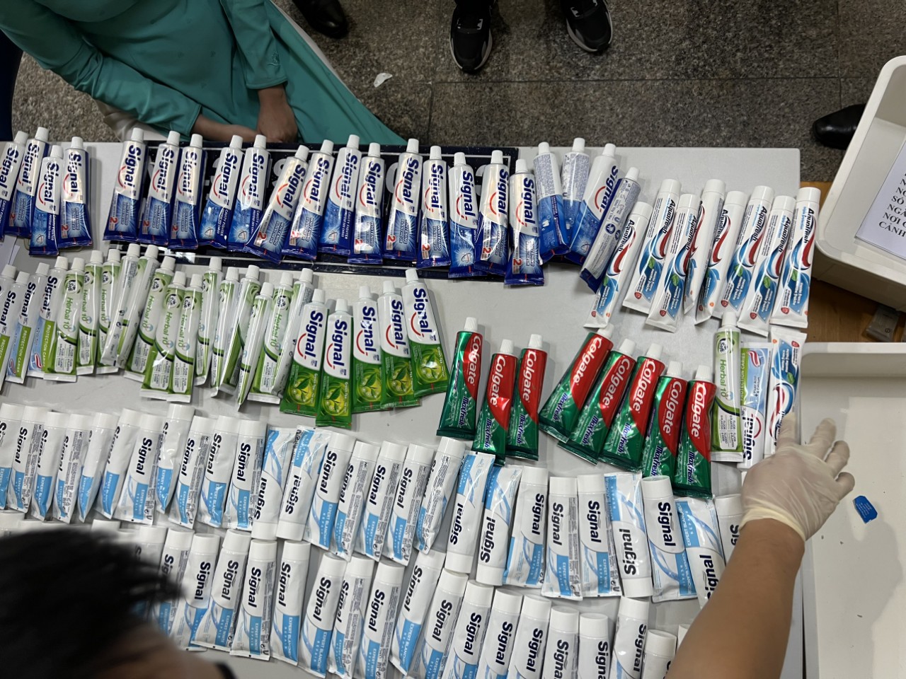 Bắt 4 tiếp viên hàng không vận chuyển hơn 11kg ma túy từ Pháp về Việt Nam - ảnh 2