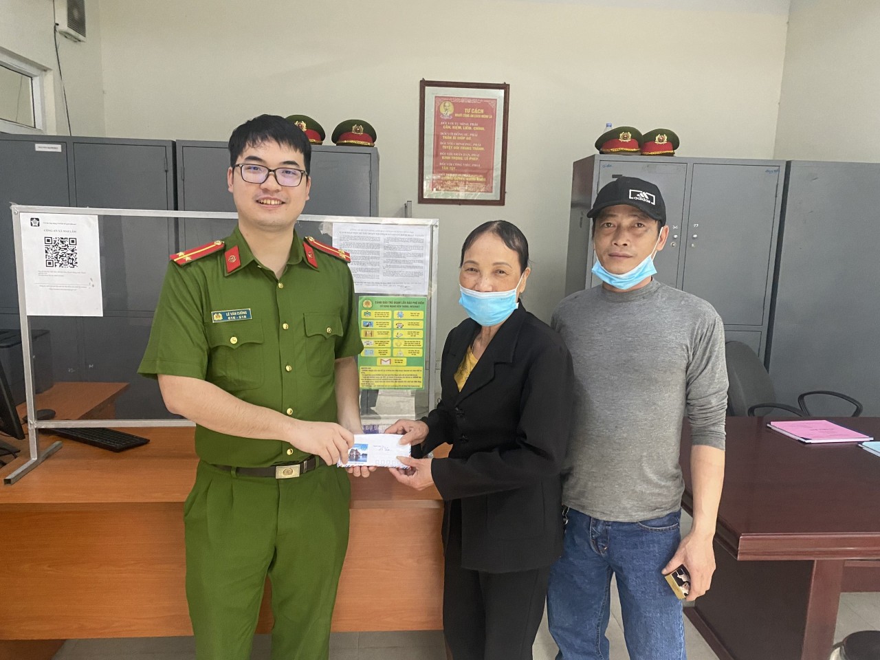 Ngăn chặn kịp thời, giúp người dân thoát cú lừa 25 triệu đồng - ảnh 1