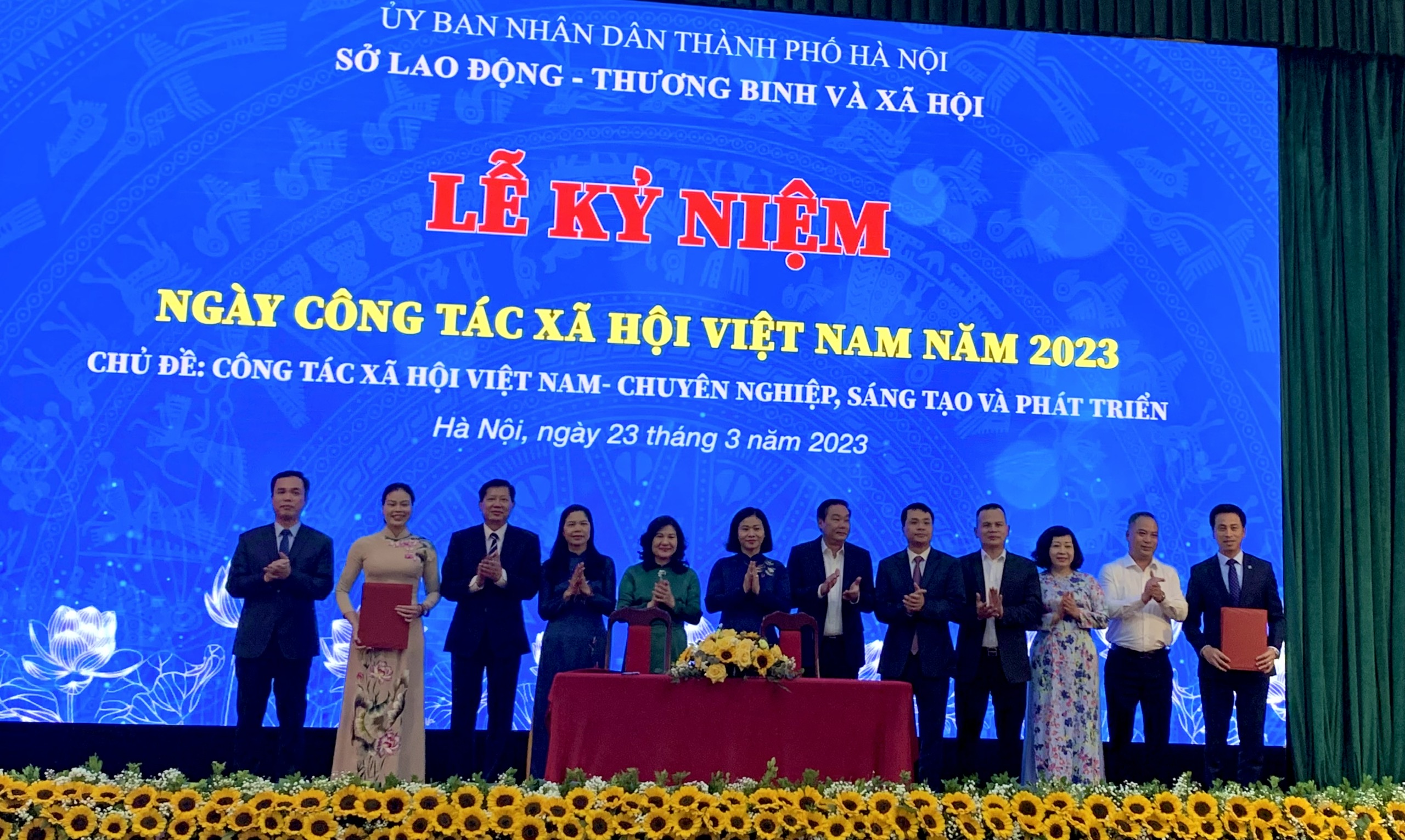 Tôn vinh nhiều cá nhân, tập thể có đóng góp tích cực trong hoạt động công tác xã hội - ảnh 1