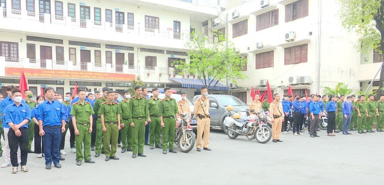 Đông Anh: Ra quân giành lại vỉa hè phong quang, sạch đẹp cho người đi bộ - ảnh 1