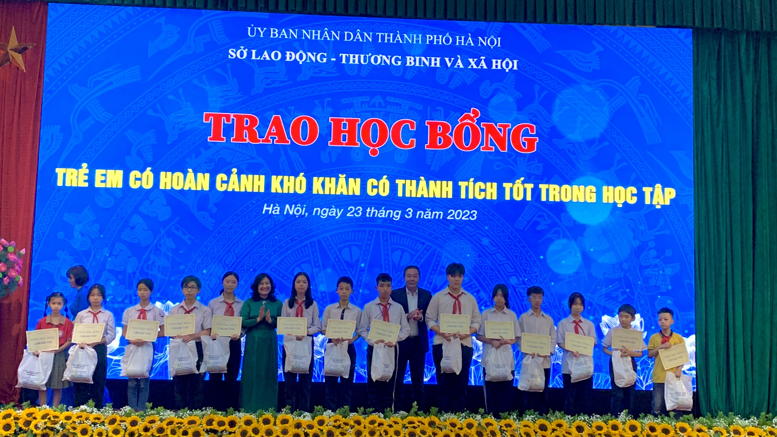 Tôn vinh nhiều cá nhân, tập thể có đóng góp tích cực trong hoạt động công tác xã hội - ảnh 6