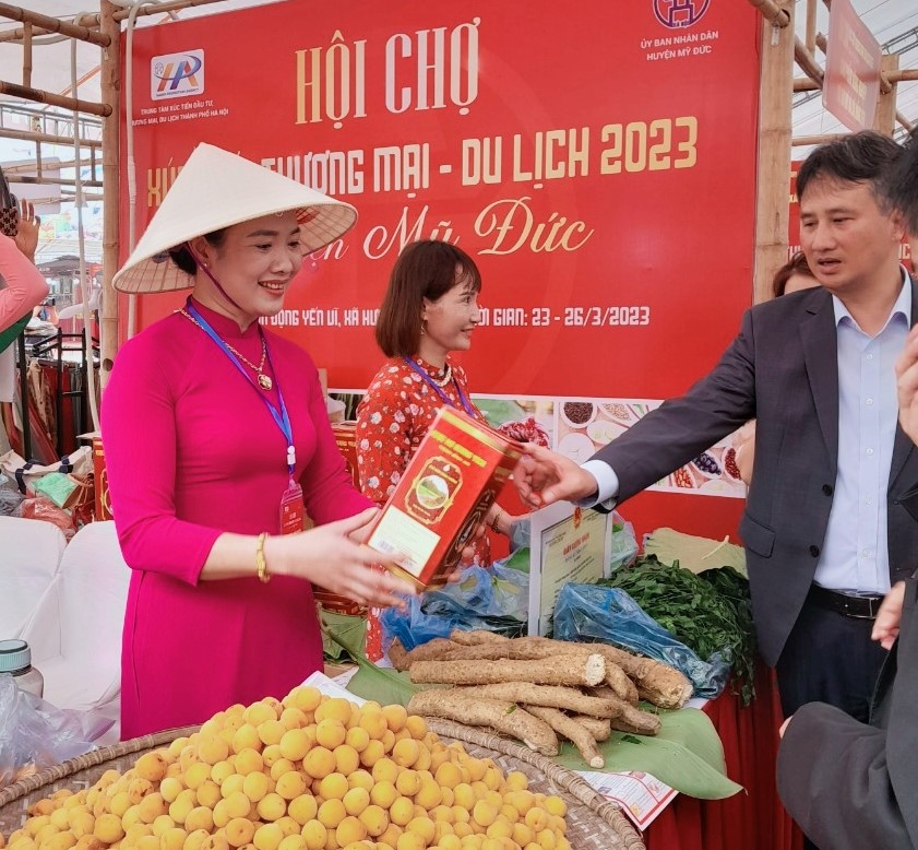 Hơn 100 gian hàng đặc sản vùng miền giới thiệu tại Mỹ Đức - ảnh 3