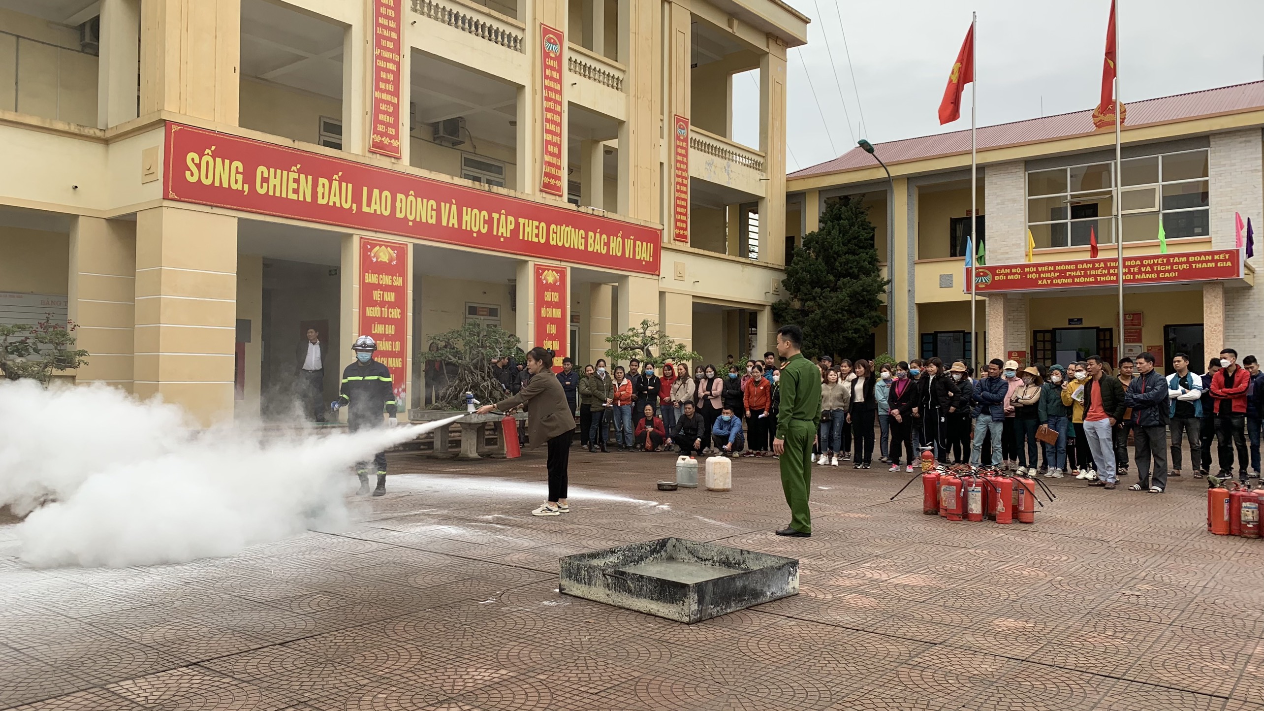 Ba Vì: Tổ chức huấn luyện phòng cháy chữa cháy và cứu nạn cứu hộ - ảnh 3