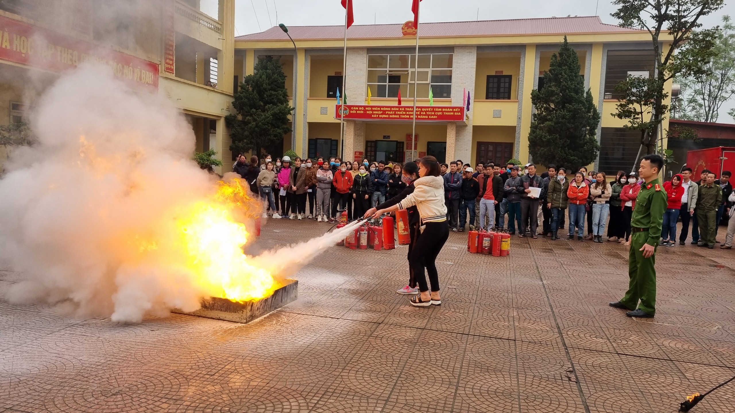 Ba Vì: Tổ chức huấn luyện phòng cháy chữa cháy và cứu nạn cứu hộ - ảnh 2