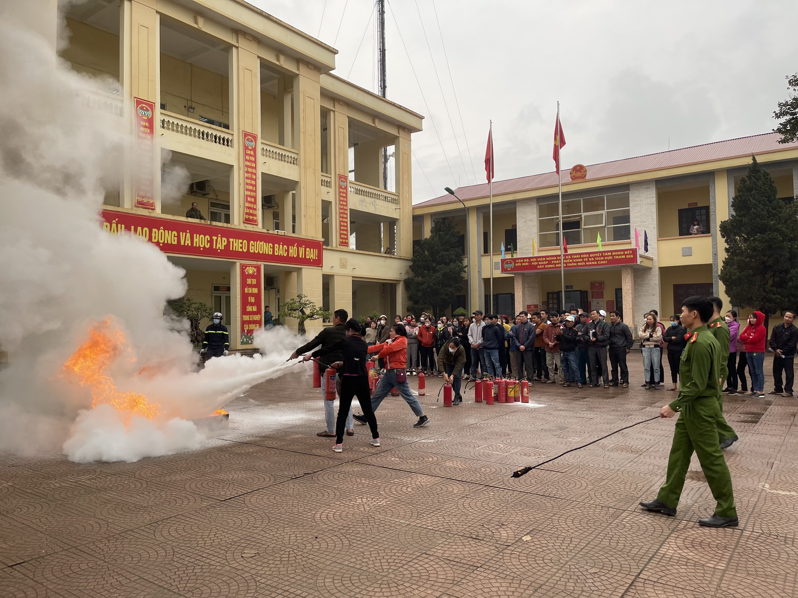 Ba Vì: Tổ chức huấn luyện phòng cháy chữa cháy và cứu nạn cứu hộ - ảnh 4