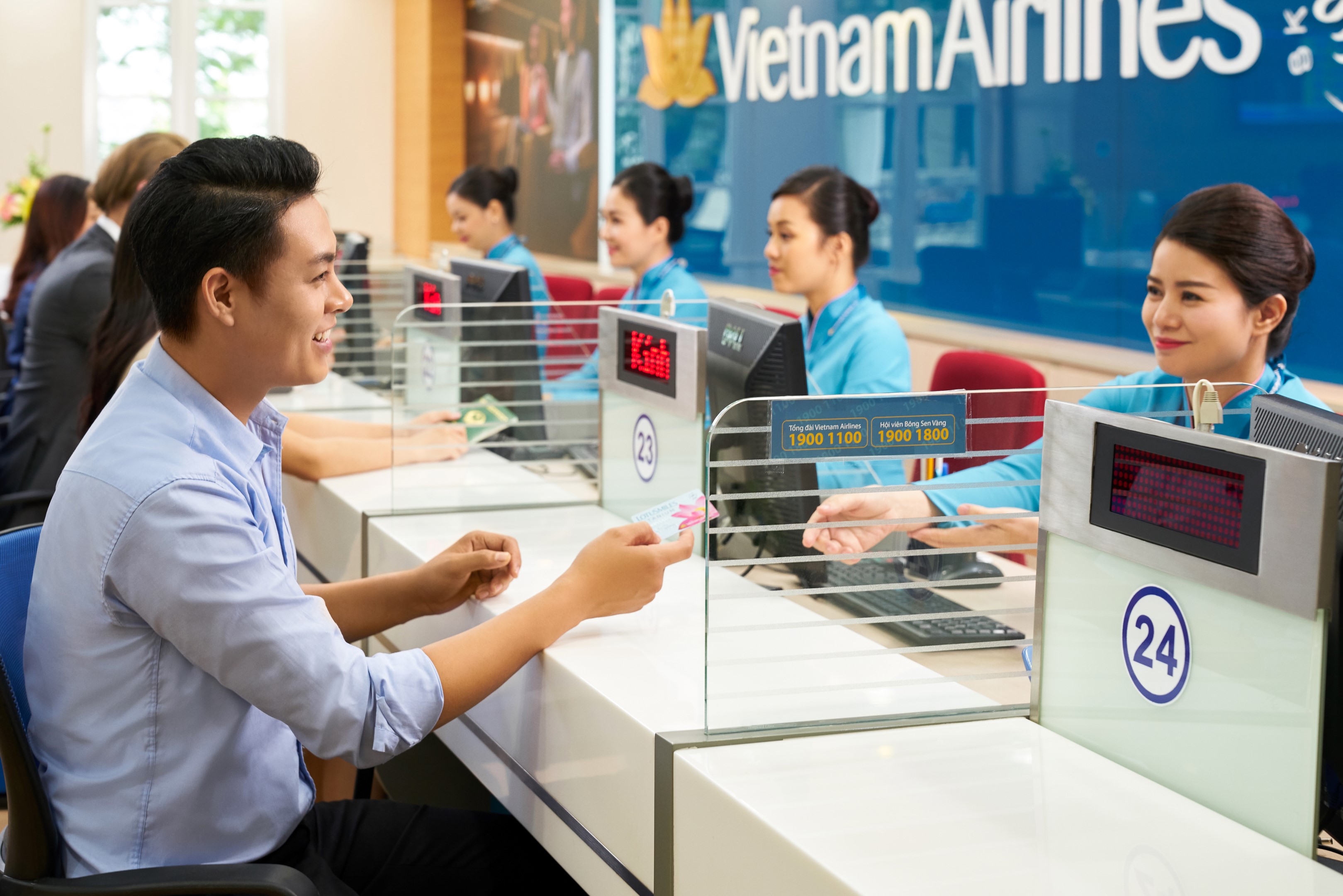 Để tránh bị lừa mua vé máy bay giả, đặc biệt trong các đợt cao điểm đi lại như 30/4, 1/5 - ảnh 1