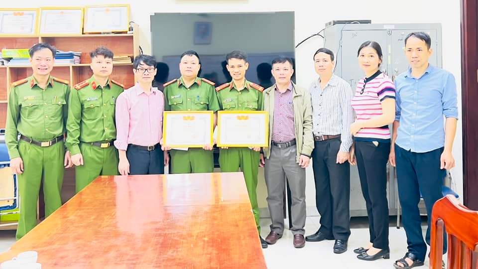 Sơn Tây: Công an phường Trung Sơn Trầm dũng cảm đuổi bắt tội phạm - ảnh 2