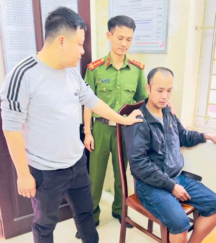 Sơn Tây: Công an phường Trung Sơn Trầm dũng cảm đuổi bắt tội phạm - ảnh 1