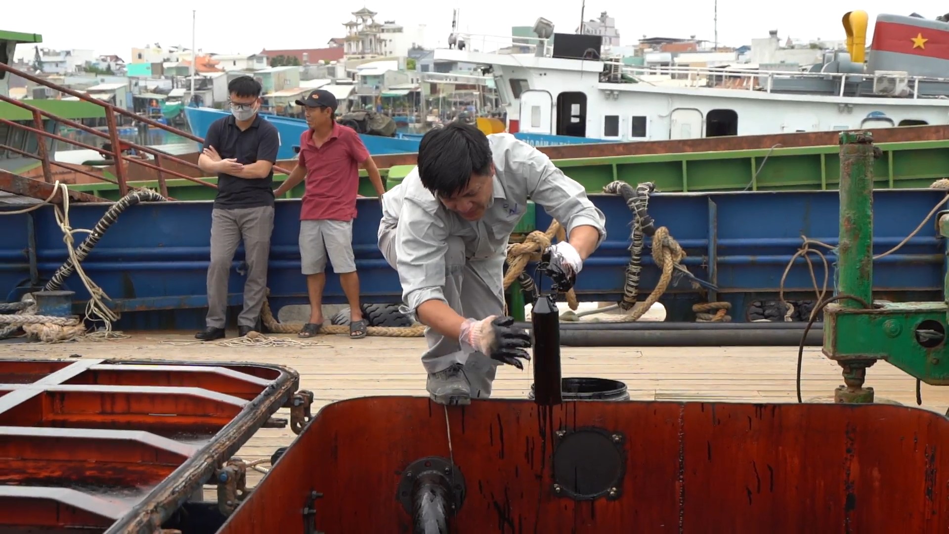 Tổng cục Hải quan thông tin chính thức về vụ bắt tàu chở 270 tấn dầu - ảnh 3