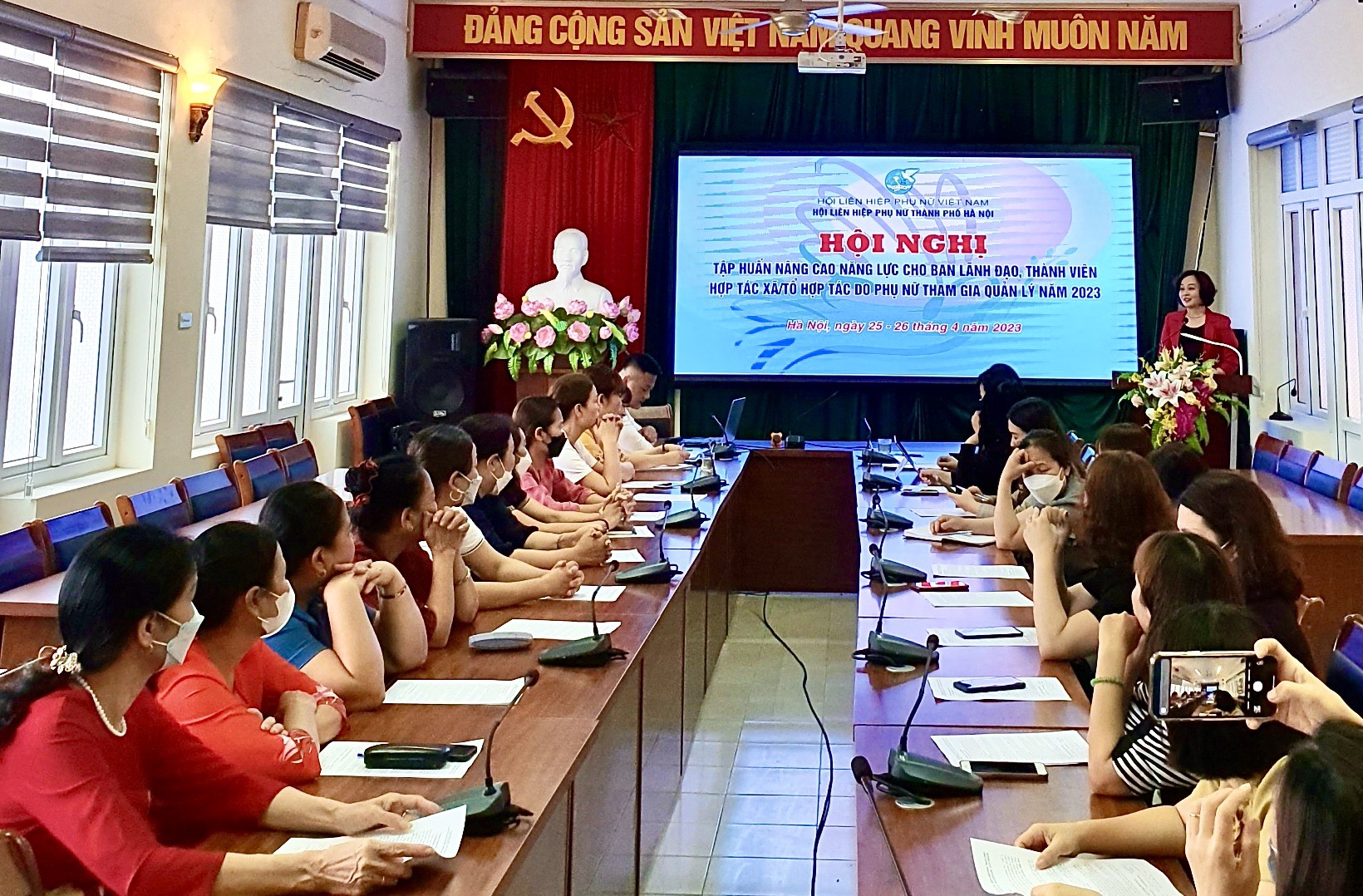 Nâng cao năng lực cho gần 100 lãnh đạo, thành viên HTX/ tổ hợp tác do phụ nữ làm quản lý - ảnh 5