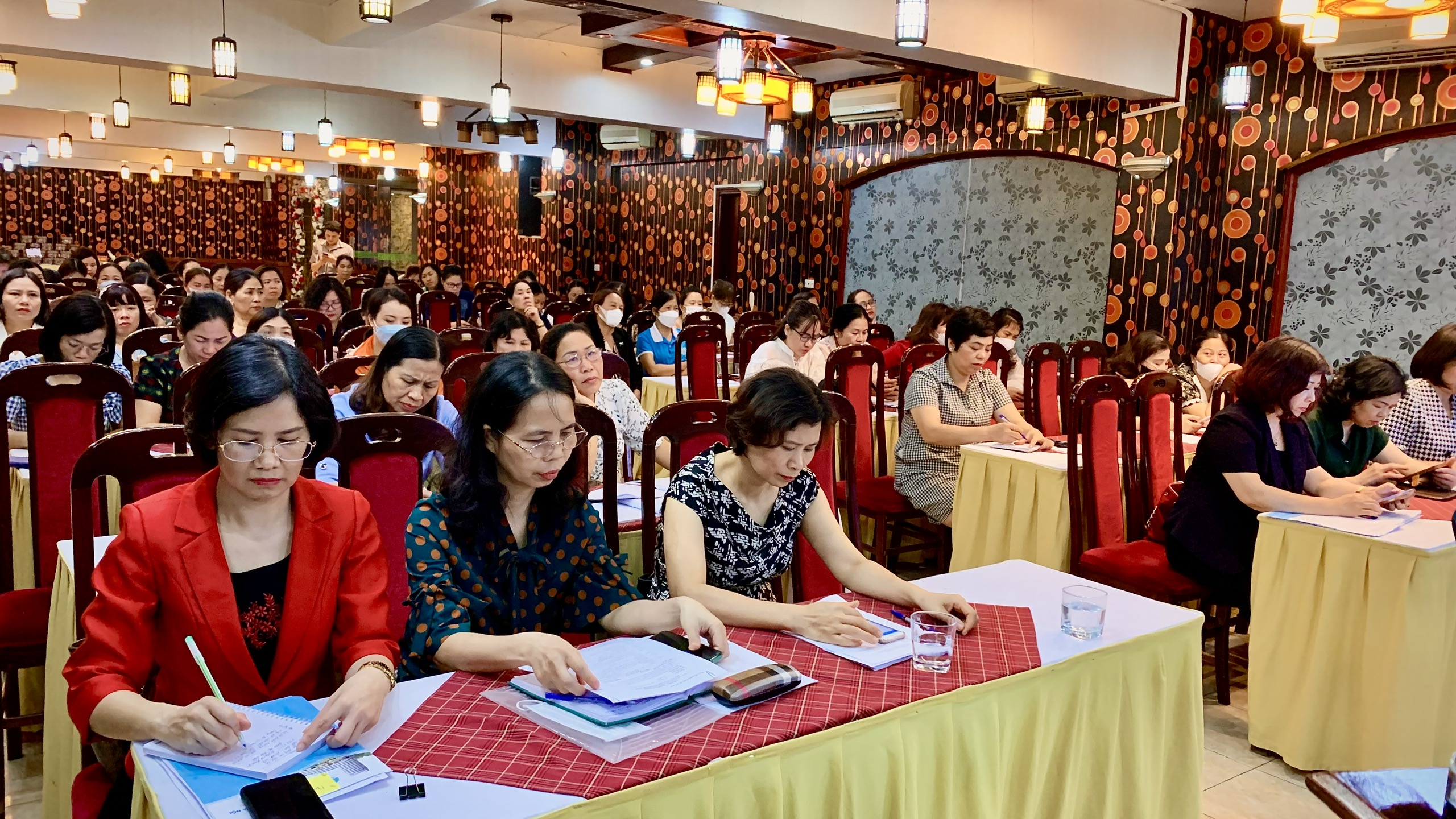 Nâng cao năng lực cho gần 100 lãnh đạo, thành viên HTX/ tổ hợp tác do phụ nữ làm quản lý - ảnh 1