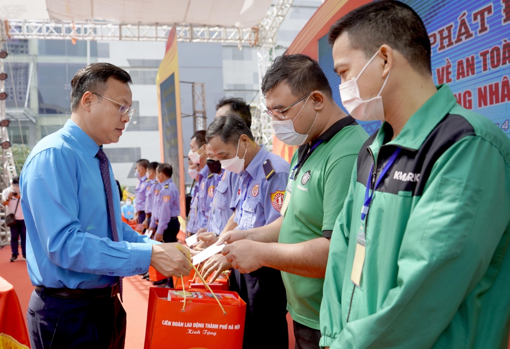 Phát động Tháng hành động về an toàn, vệ sinh lao động và Tháng Công nhân thành phố Hà Nội năm 2023 - ảnh 9