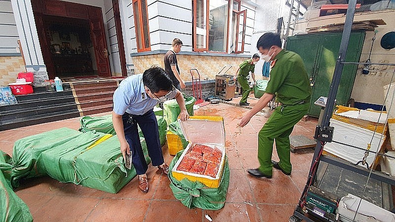 Hà Nội xử lý 1.383 vụ hàng lậu, hàng giả trong tháng 4 - ảnh 1